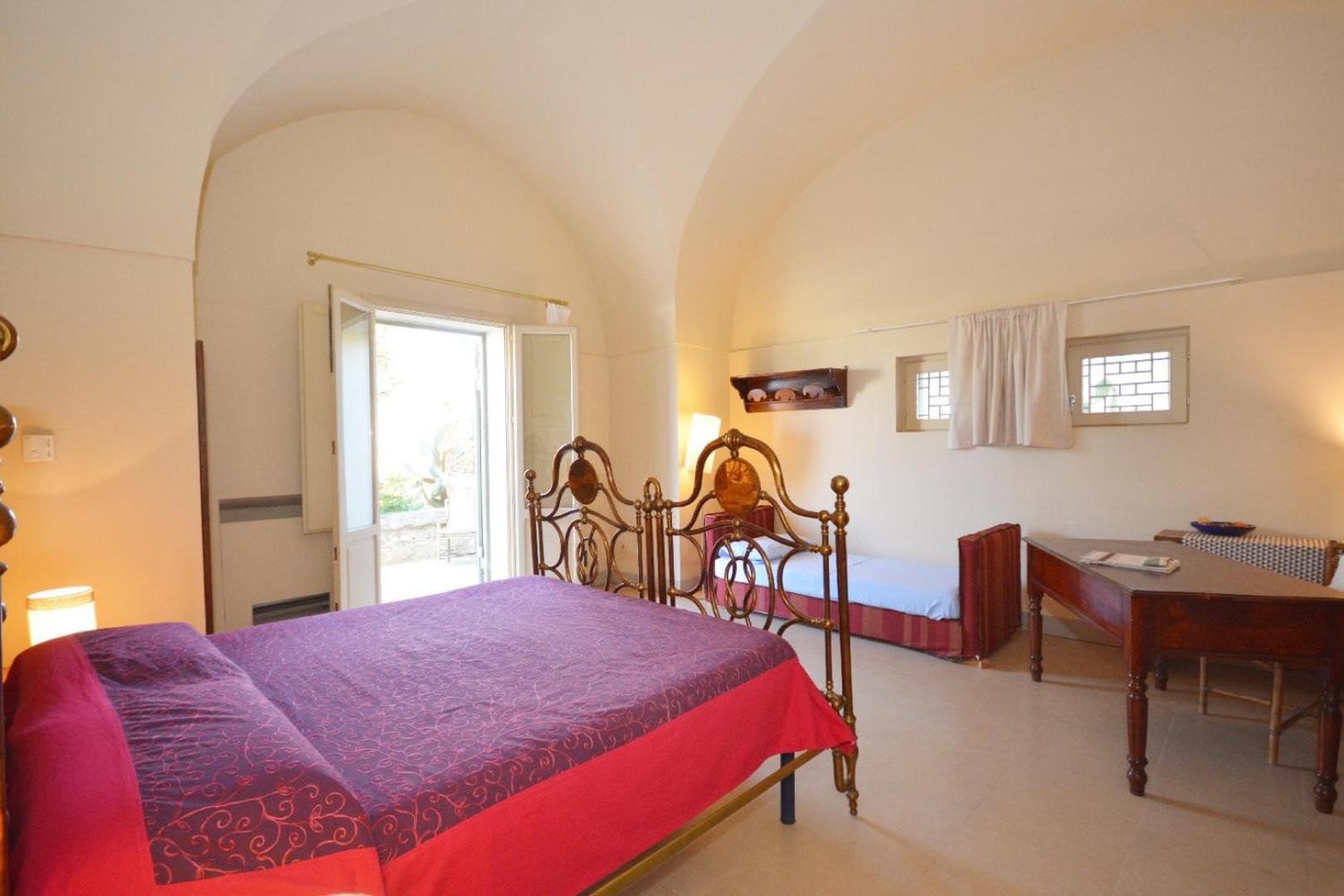 Deluxe One-Bedroom Apartment with Garden View  photo 1