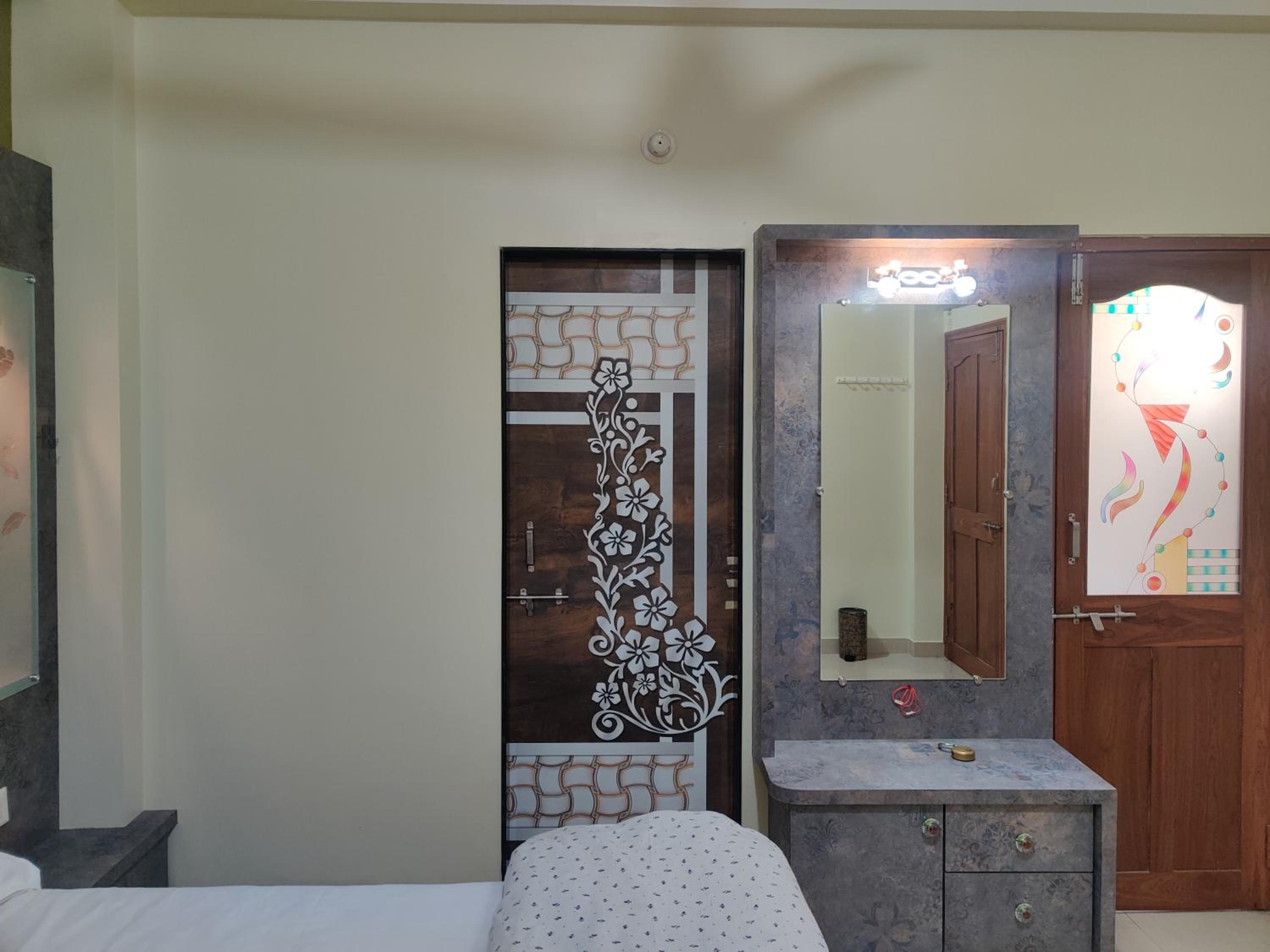 Family Room with Private Bathroom photo 2
