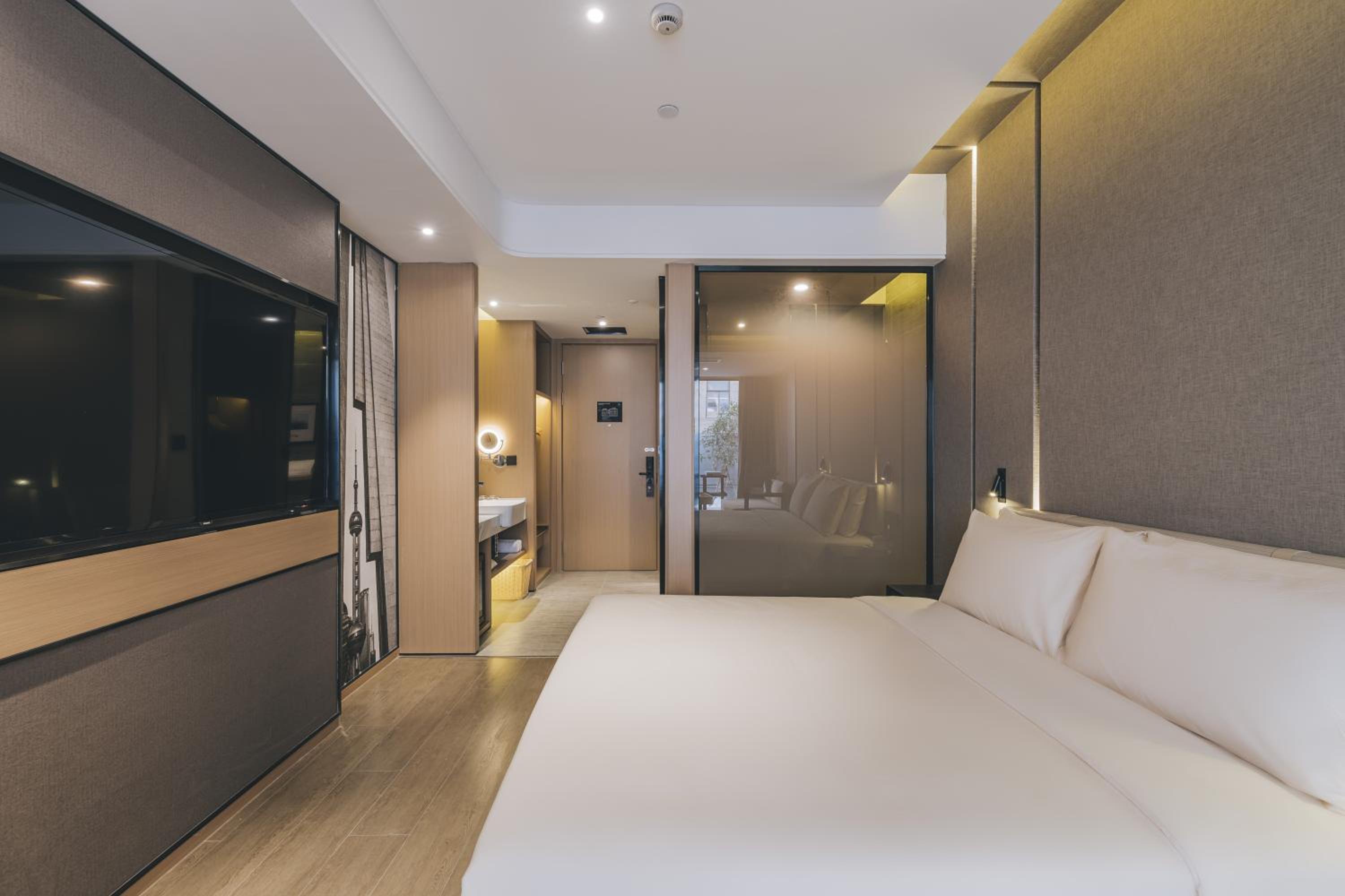 Superior King Room（Free Snacks+Free Mini Bar)