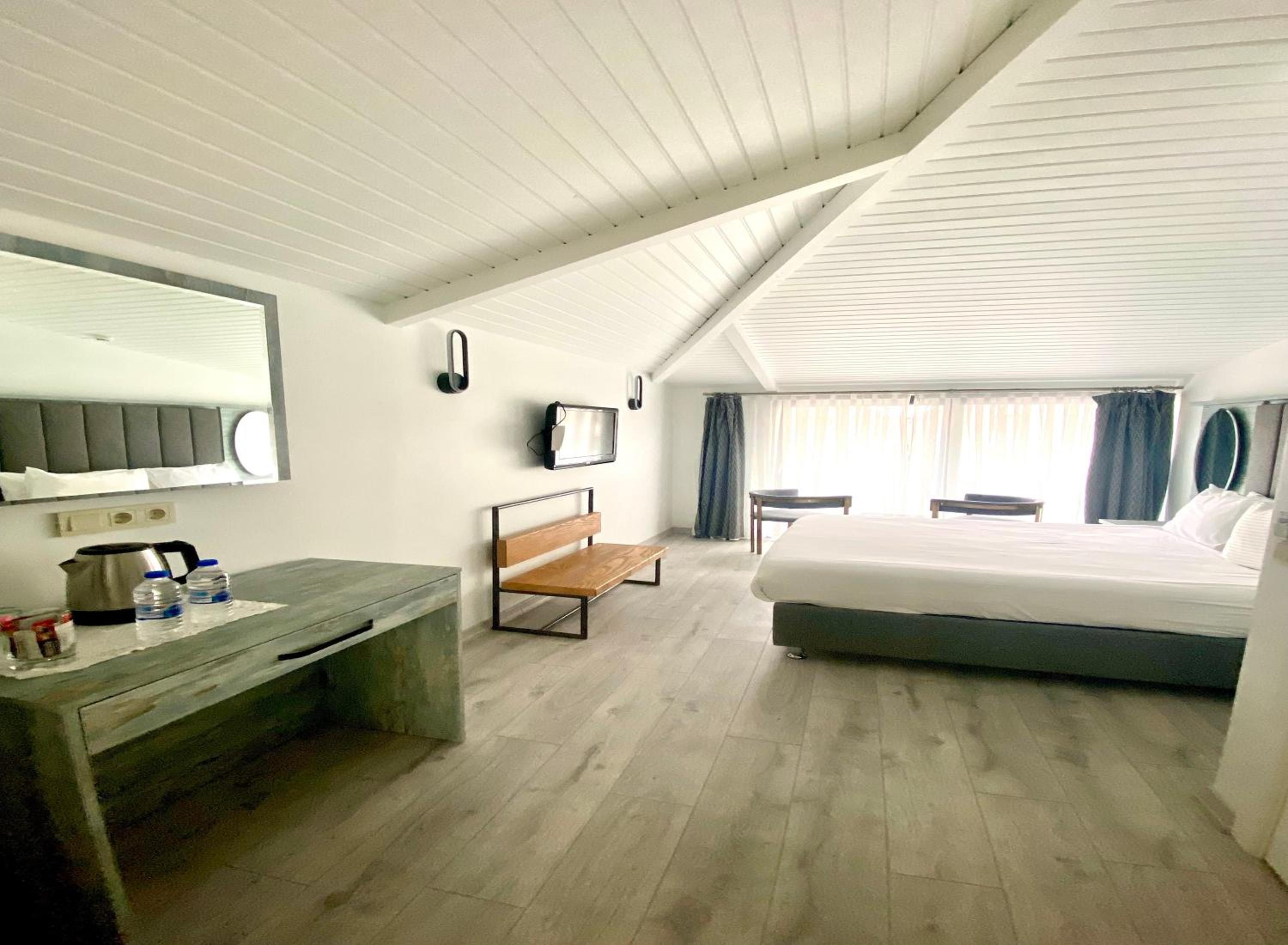 Deluxe Double Room - Attic photo 1