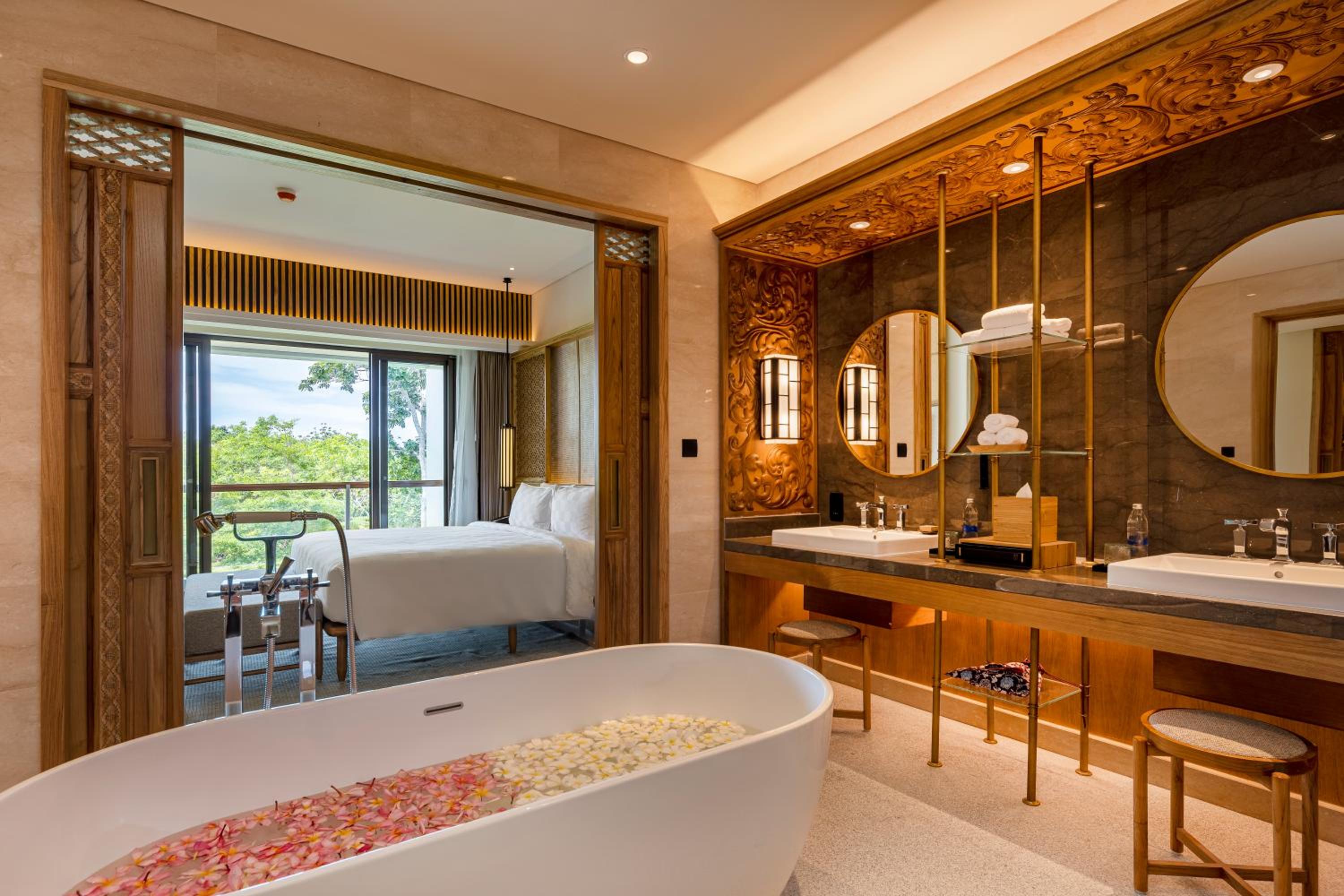 Resort View Suite - Photo 2