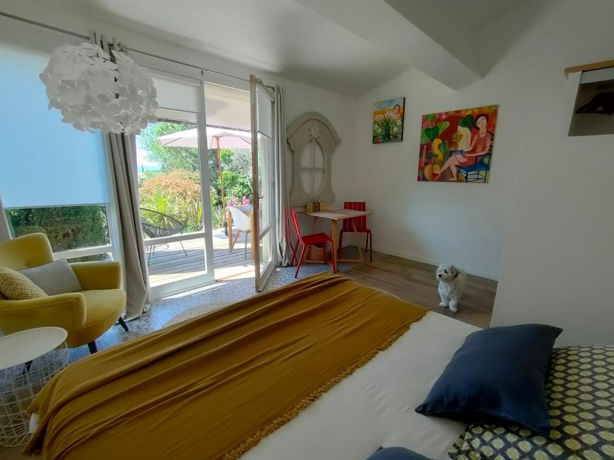 Triple Room with Pool View photo 3