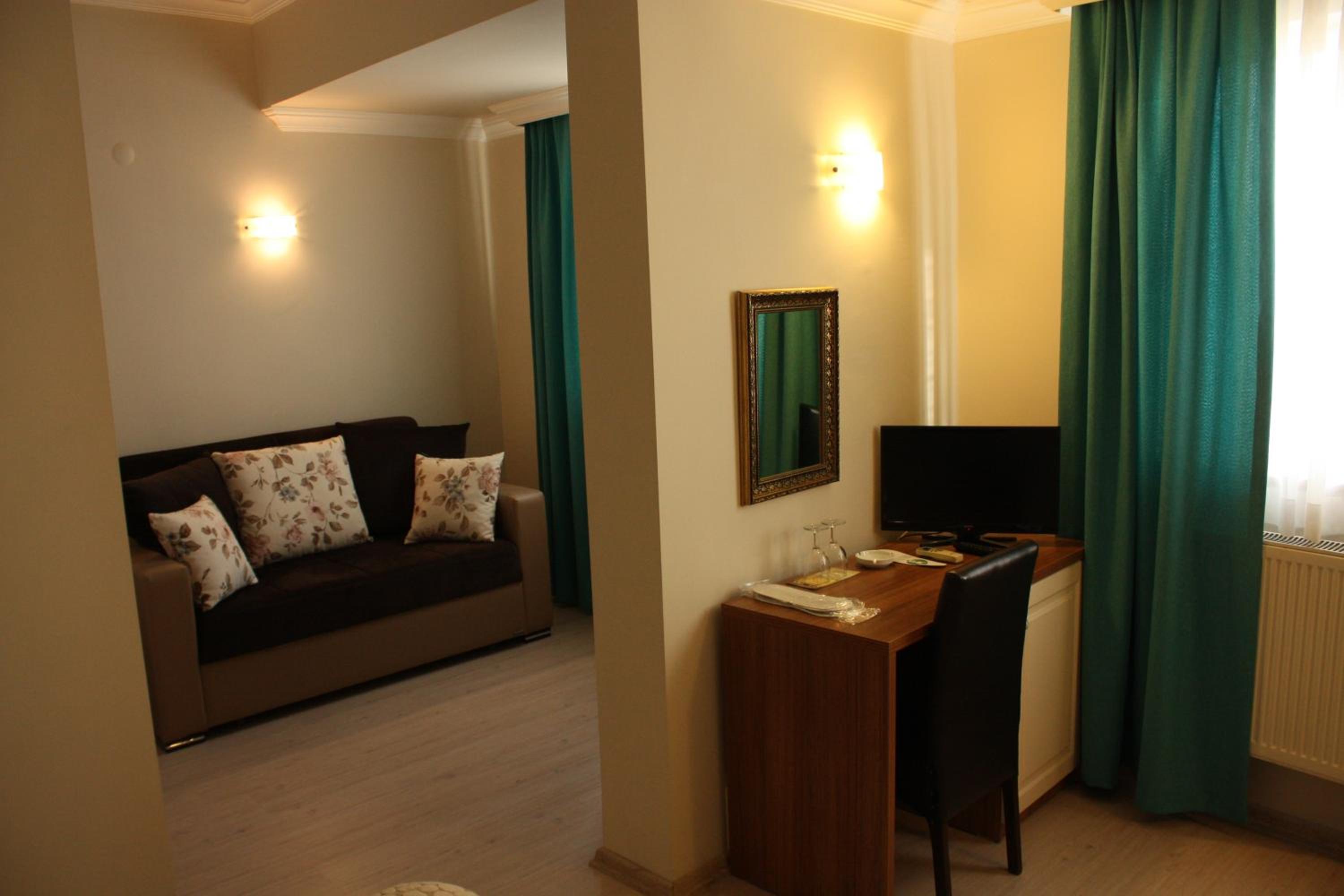 Deluxe Family Room - Photo 3