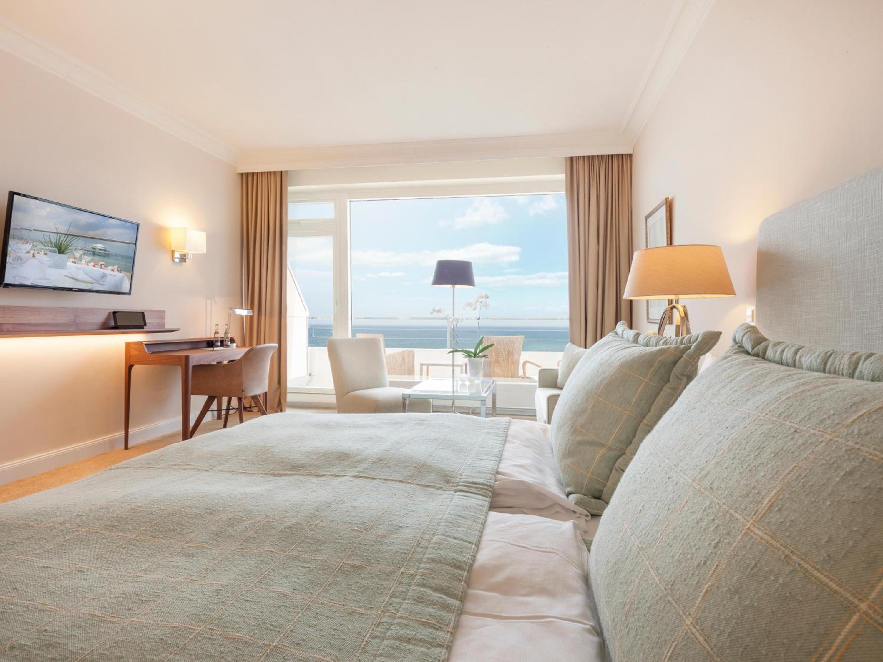 Deluxe Double Room with Sea View - Photo 4