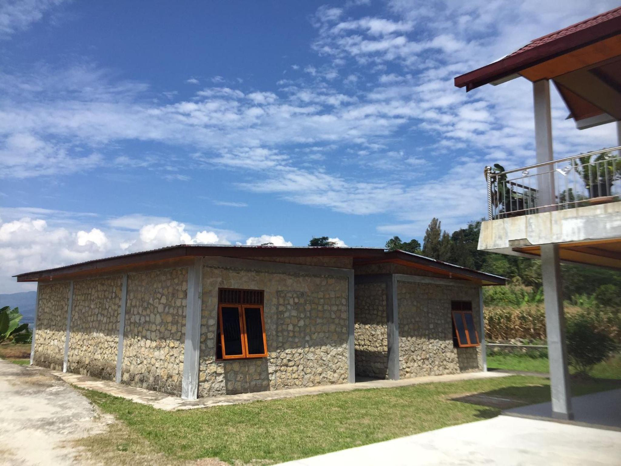 Bungalow with Patio - Photo 7