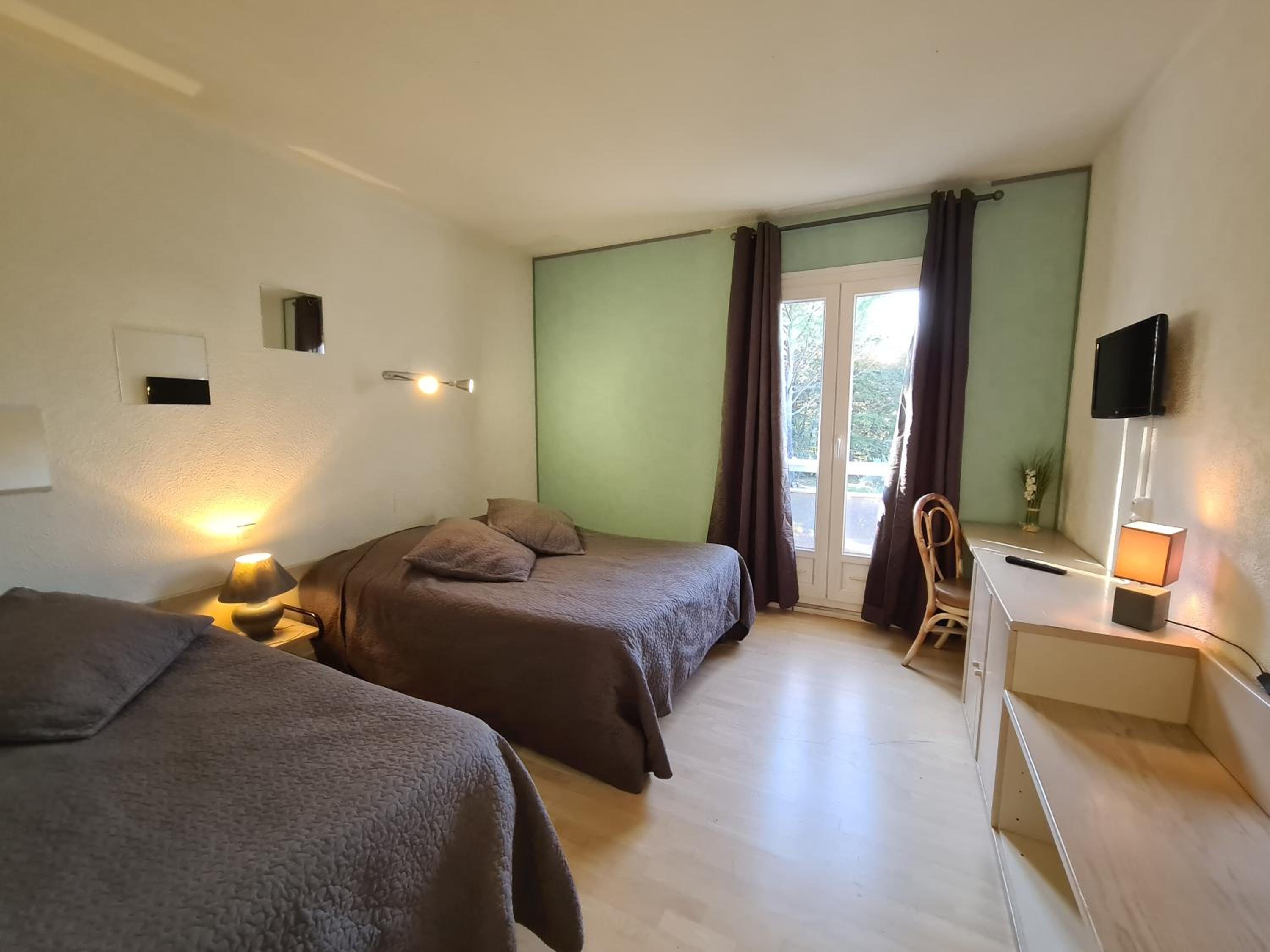 Double Room - Photo 2