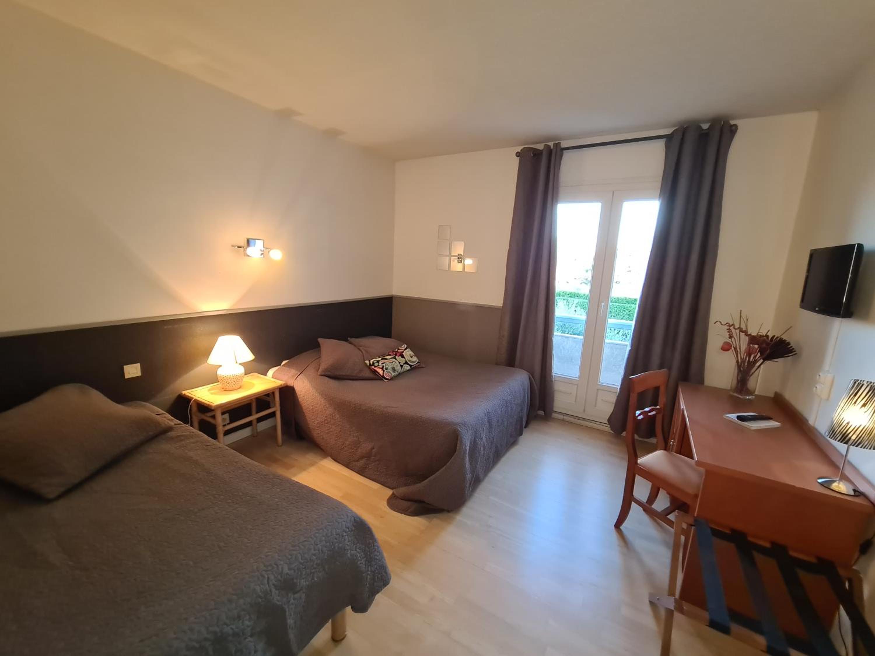 Double Room - Photo 7