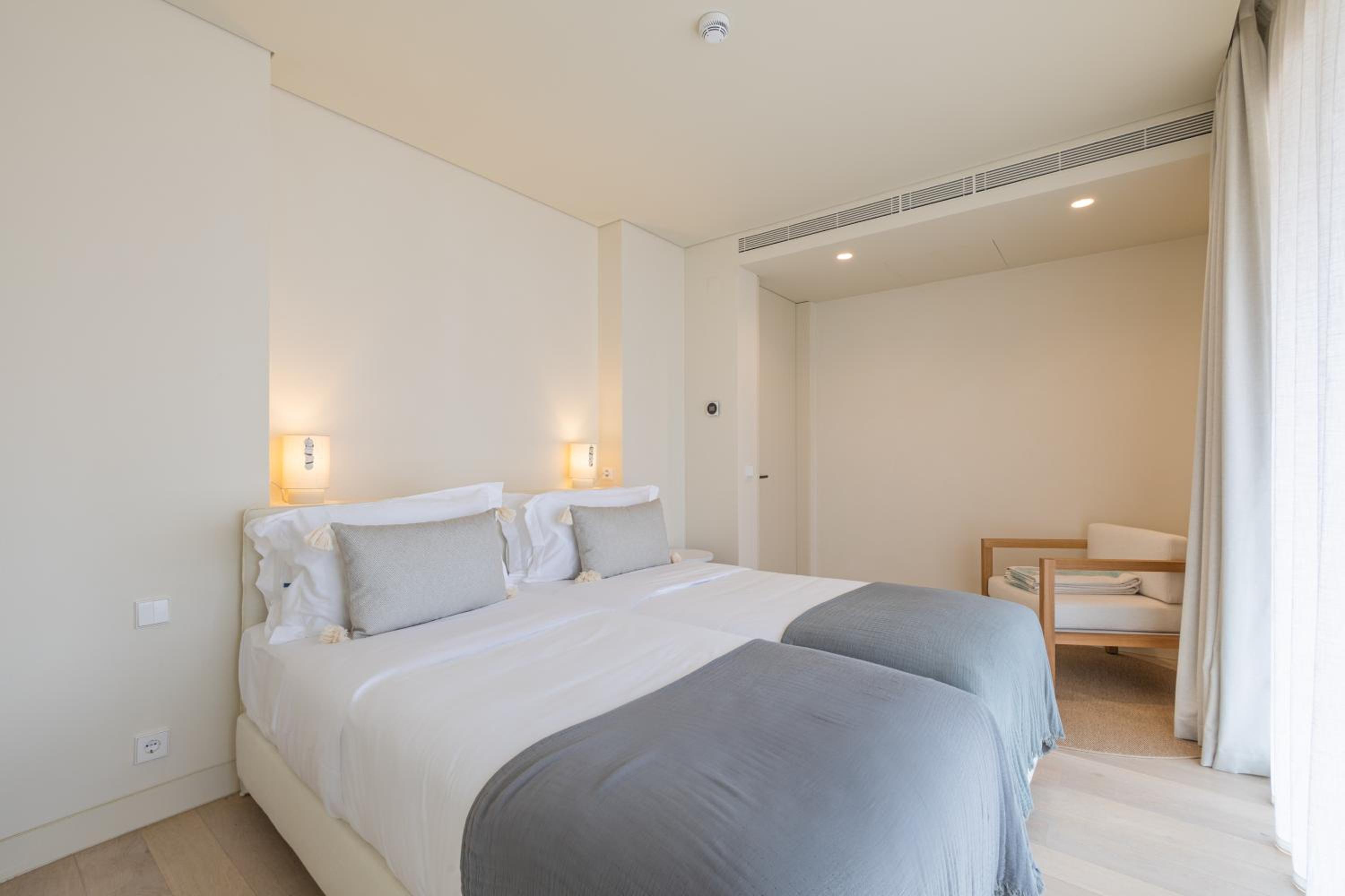 Superior Two-Bedroom Apartment - Photo 6
