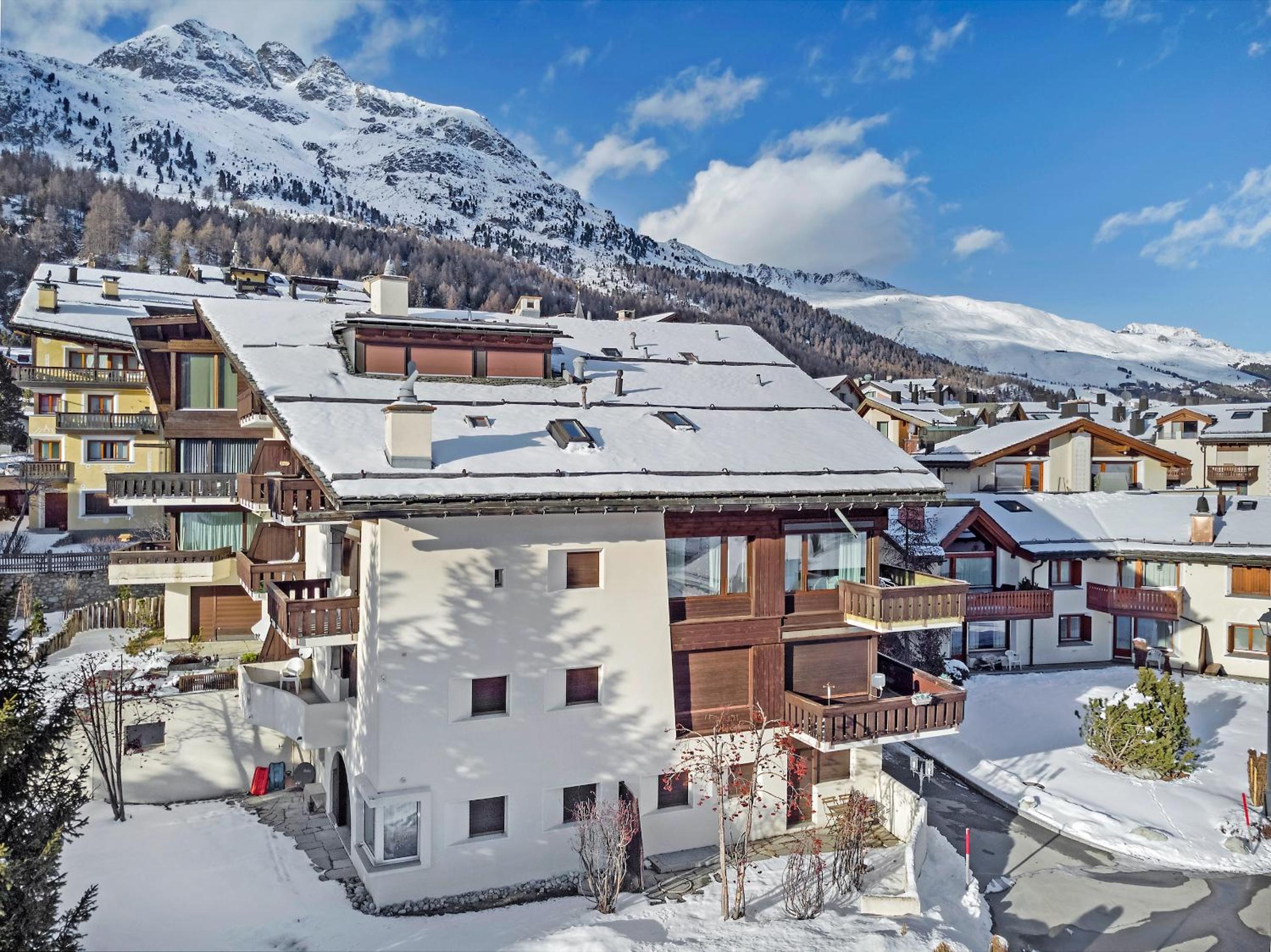 Apartment with Mountain View photo 3