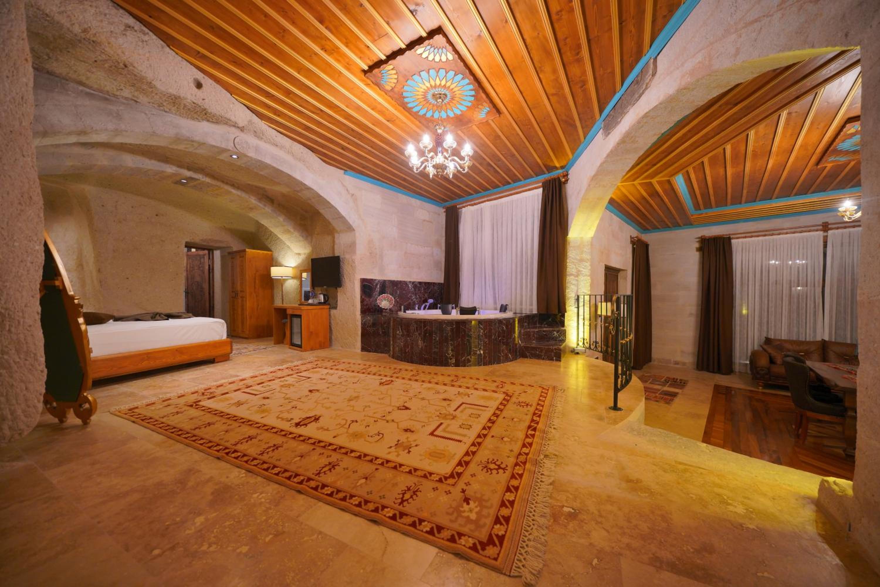 Superior King Suite - Photo 1