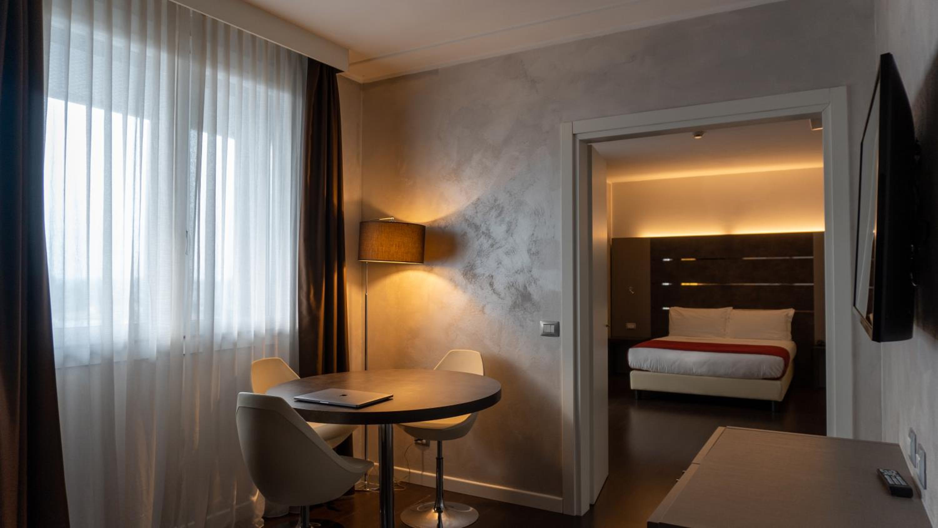 Suite - Photo 3