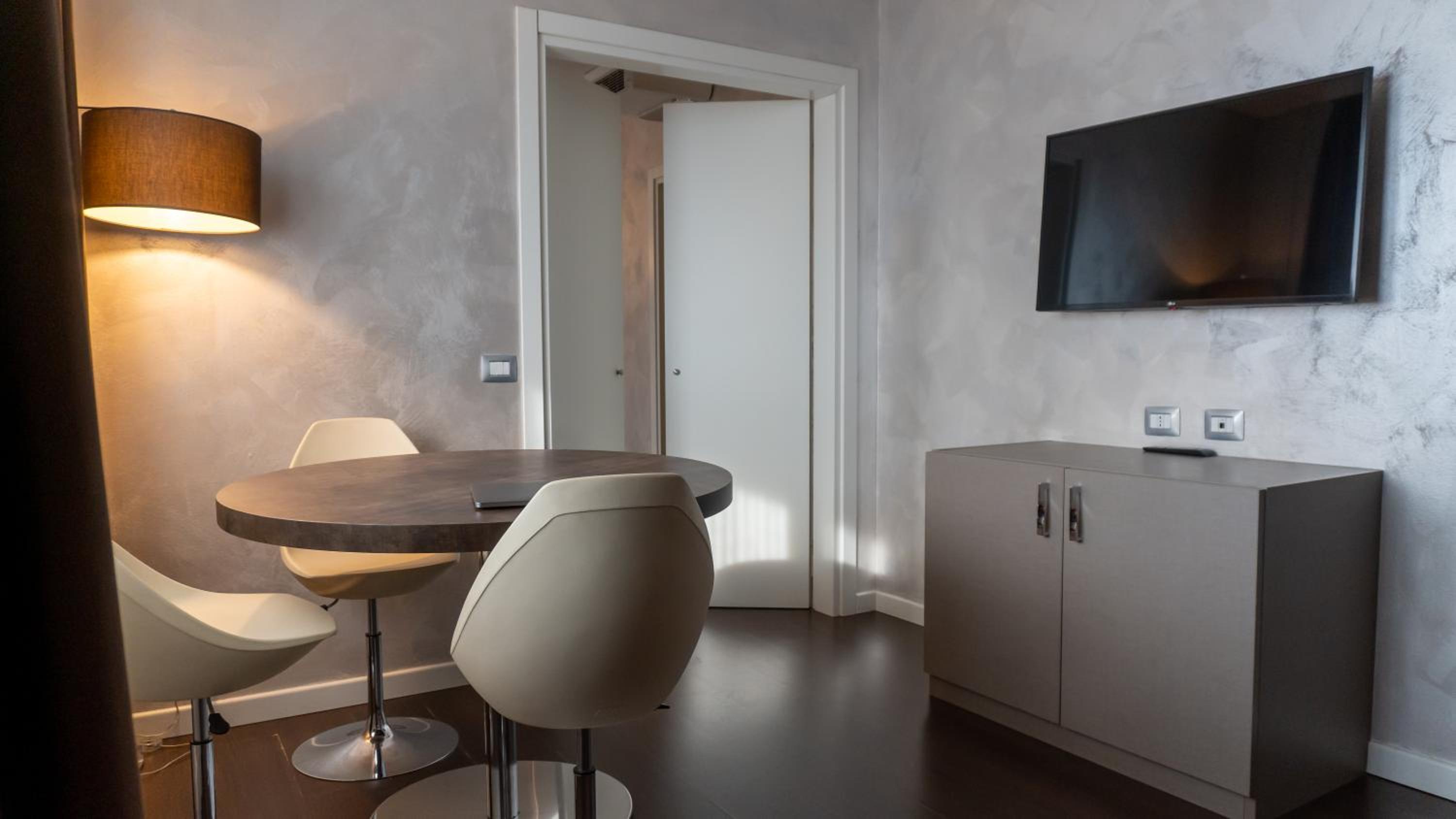 Suite - Photo 5