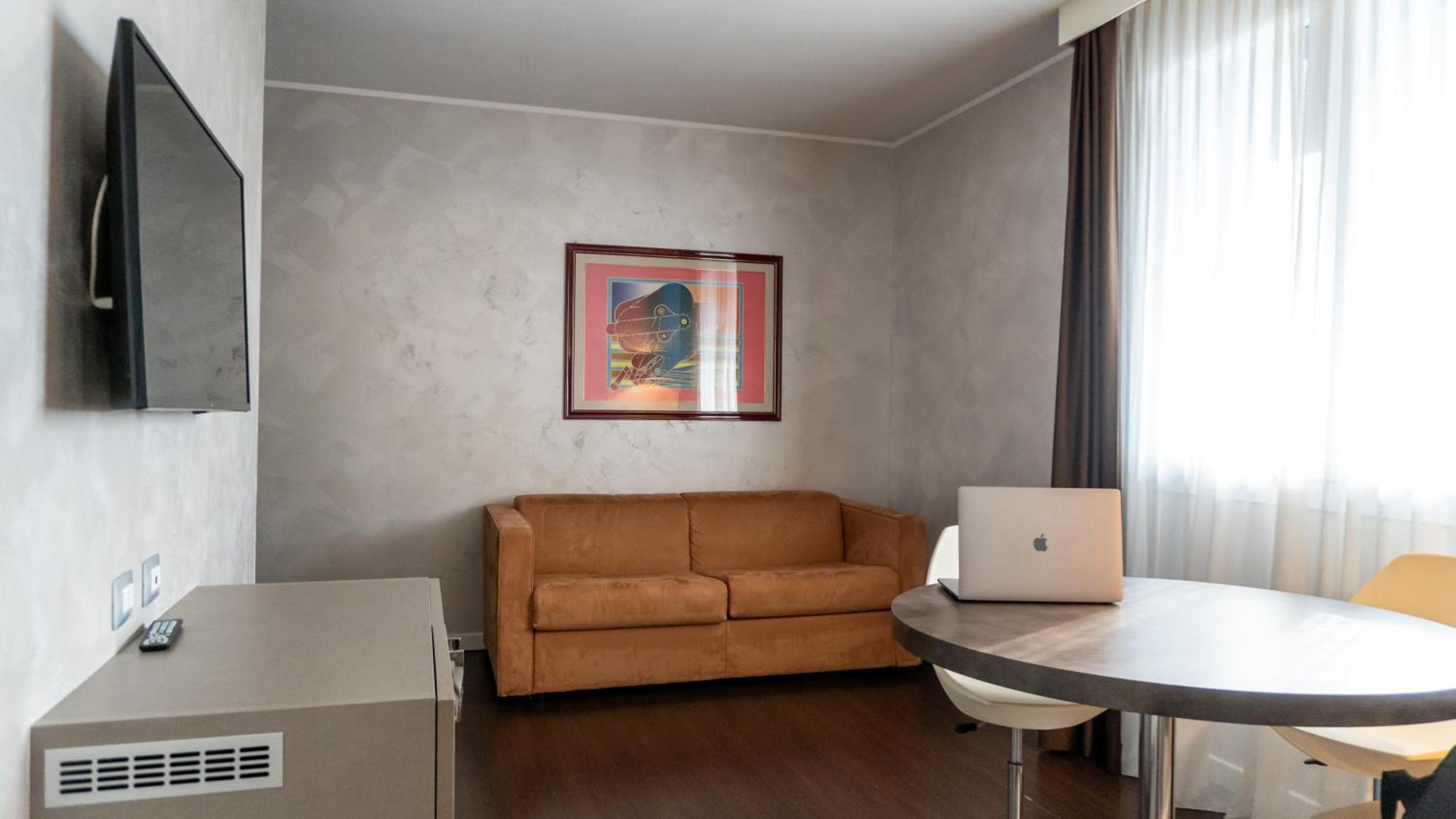 Suite - Photo 2