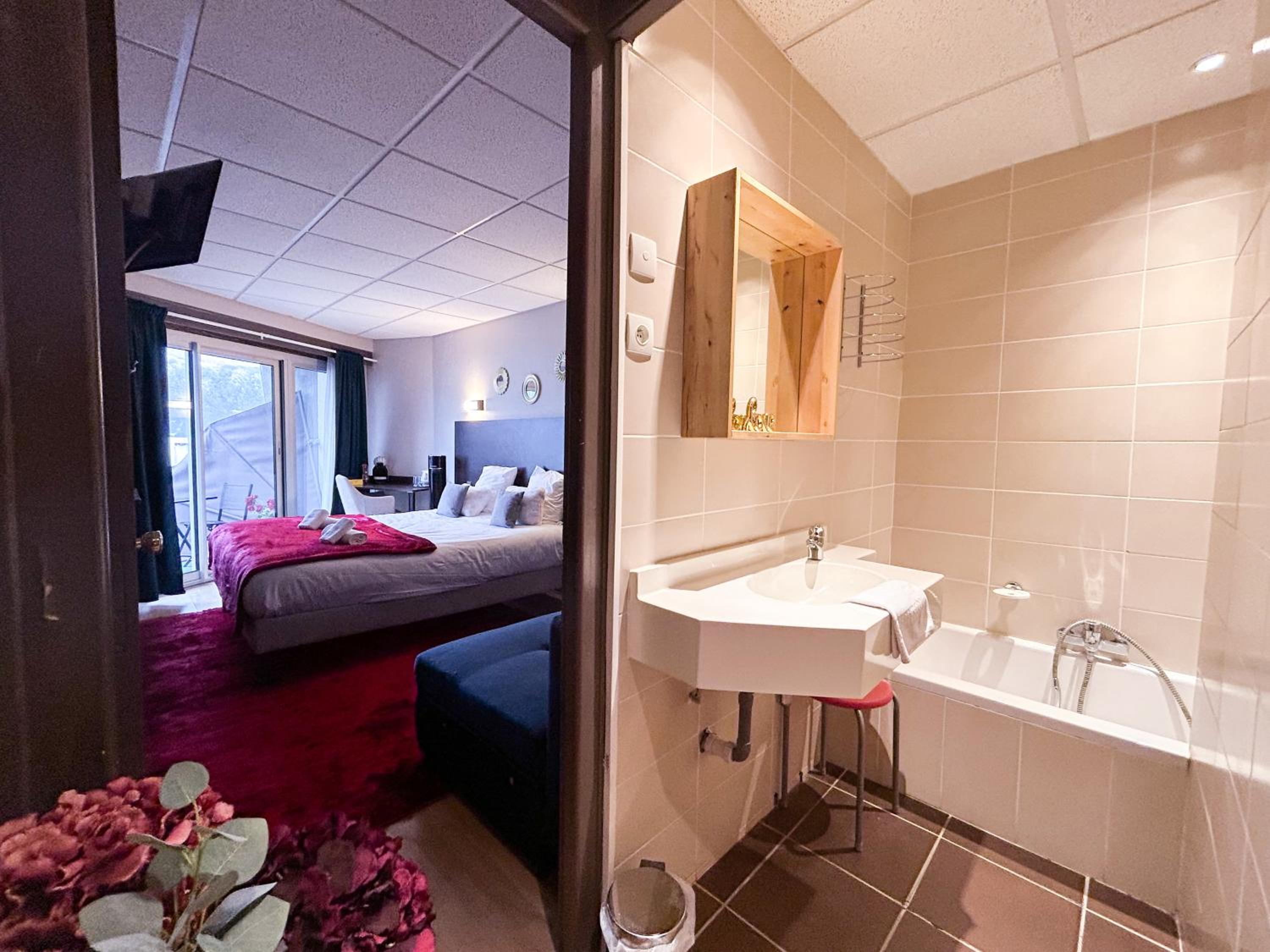 Superior Double Room - Lake View - Photo 3