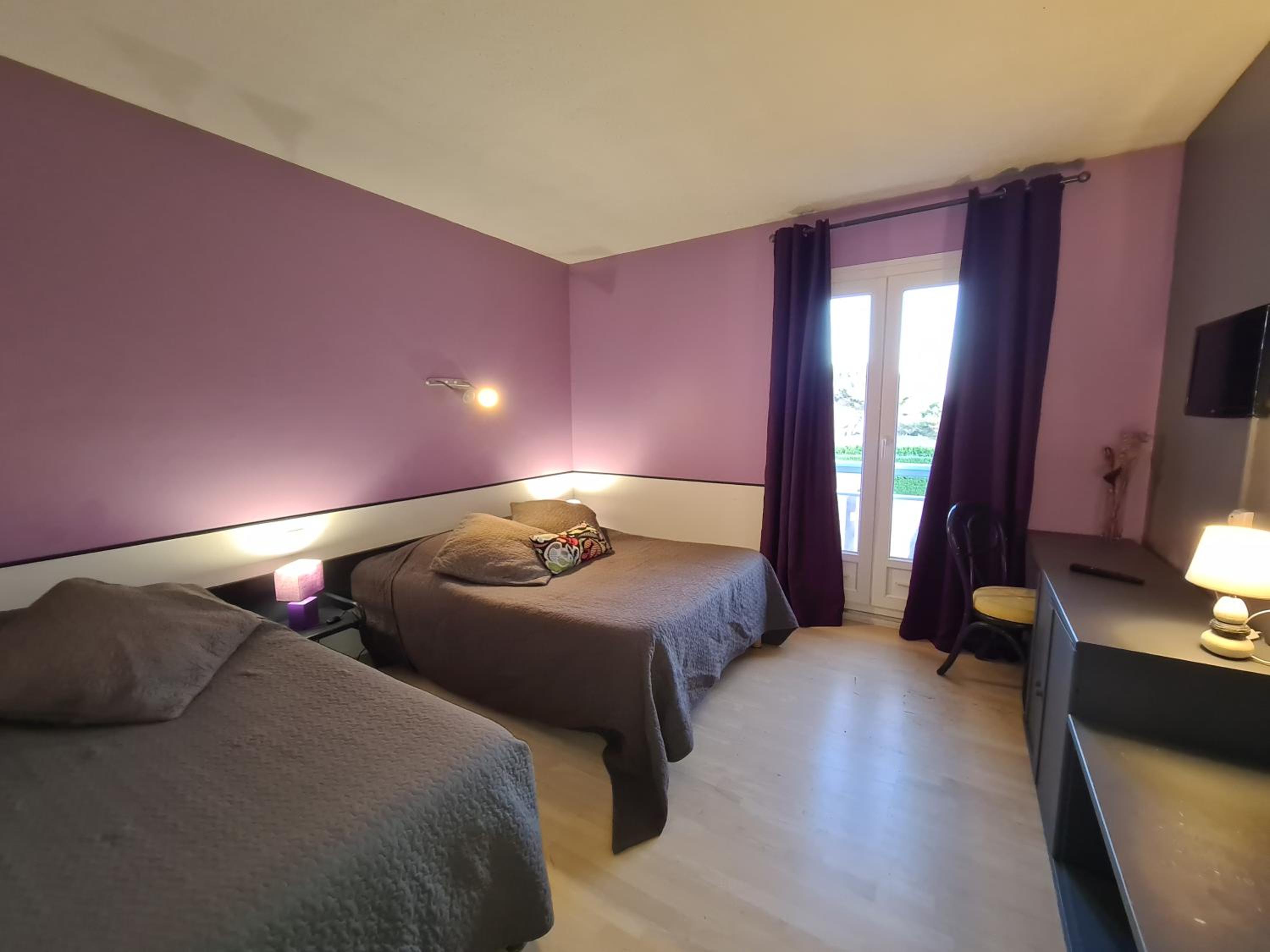 Double Room - Photo 6