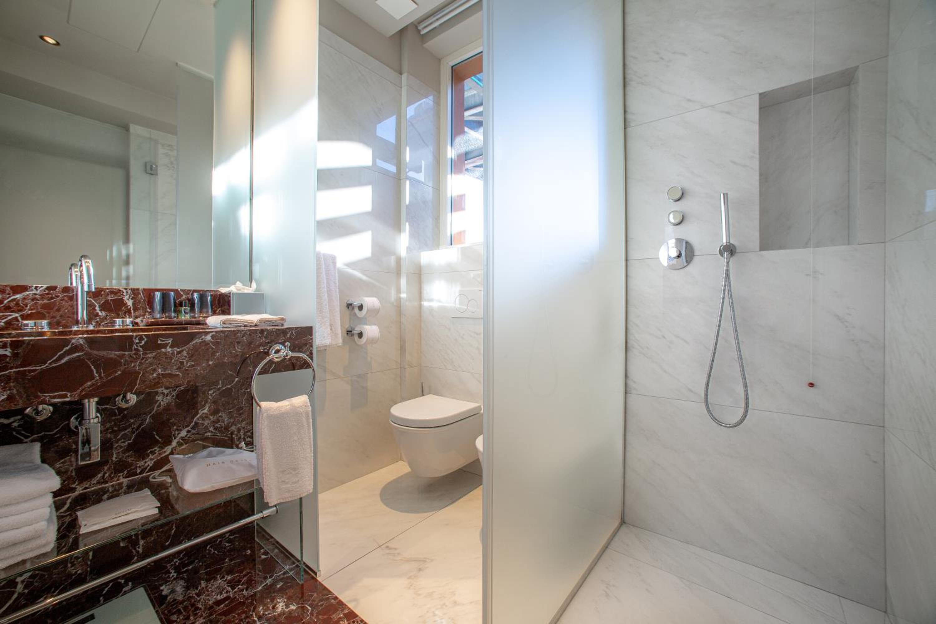 Deluxe Double Room with One Double Bed and 2 Adults Occupancy (Non Smoking)