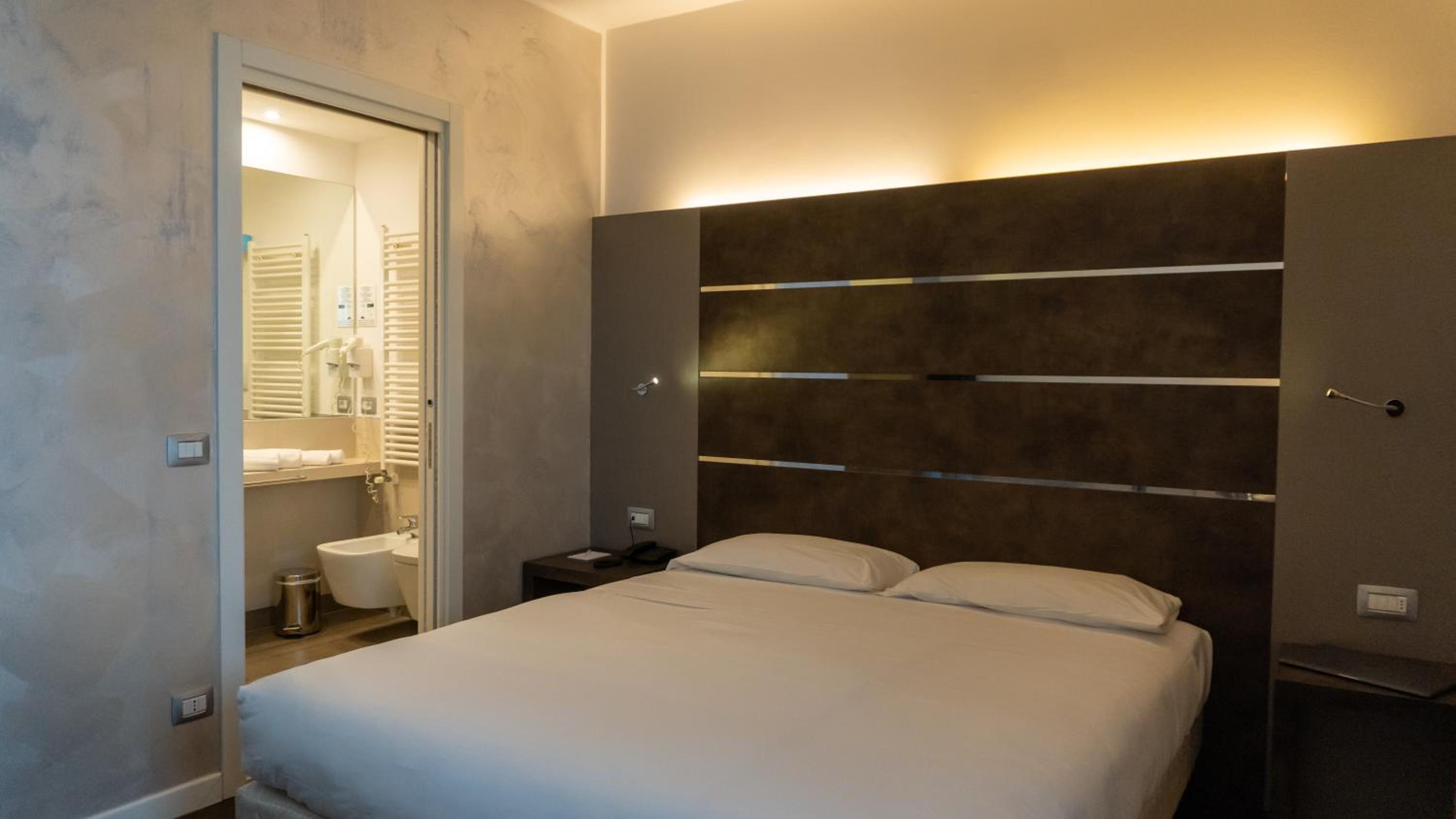 Superior Double Room - Photo 3