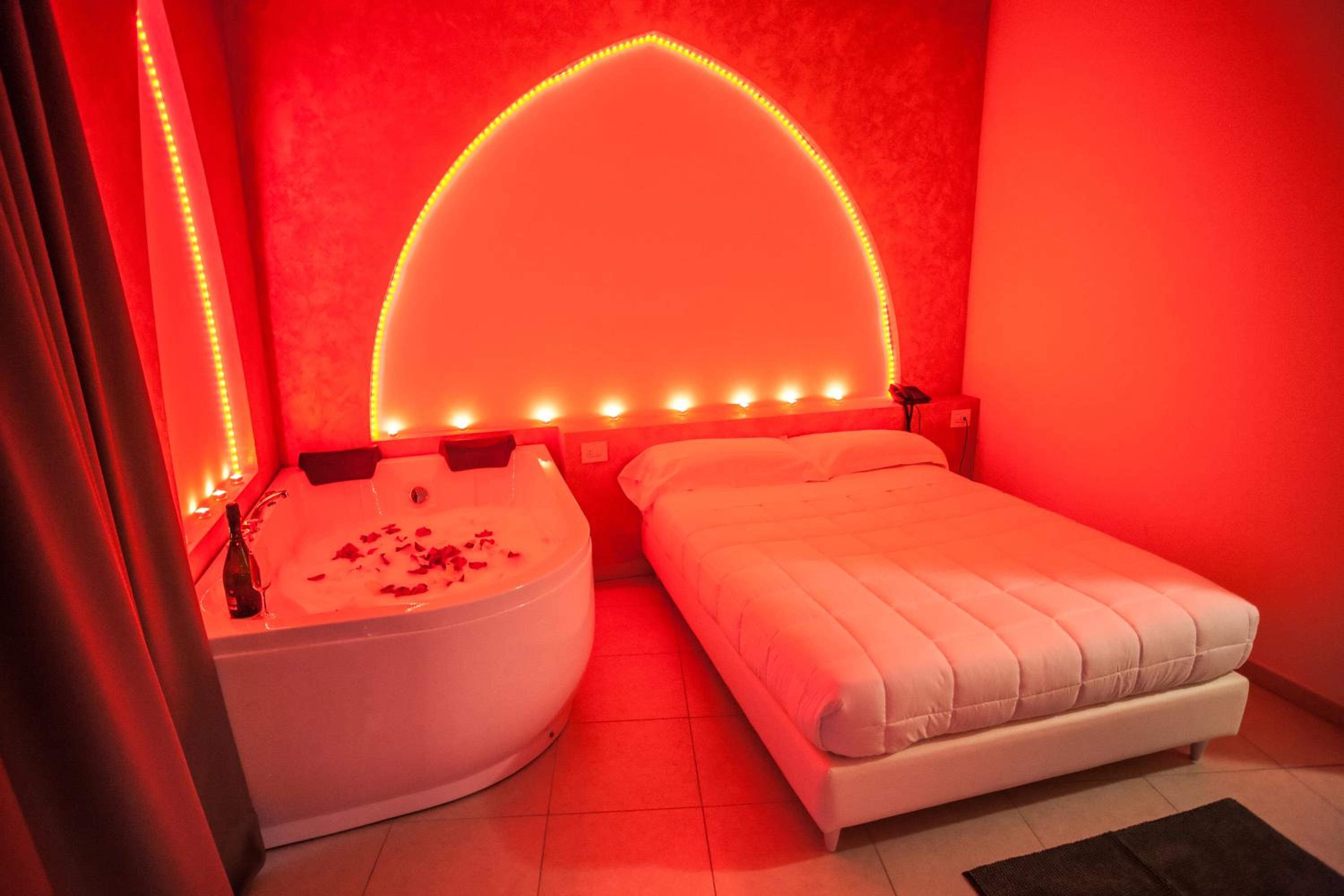 Double Room with Hot Tub photo 2