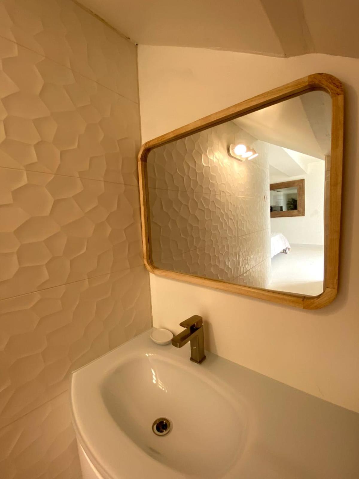 King Suite with Sea View - Photo 13