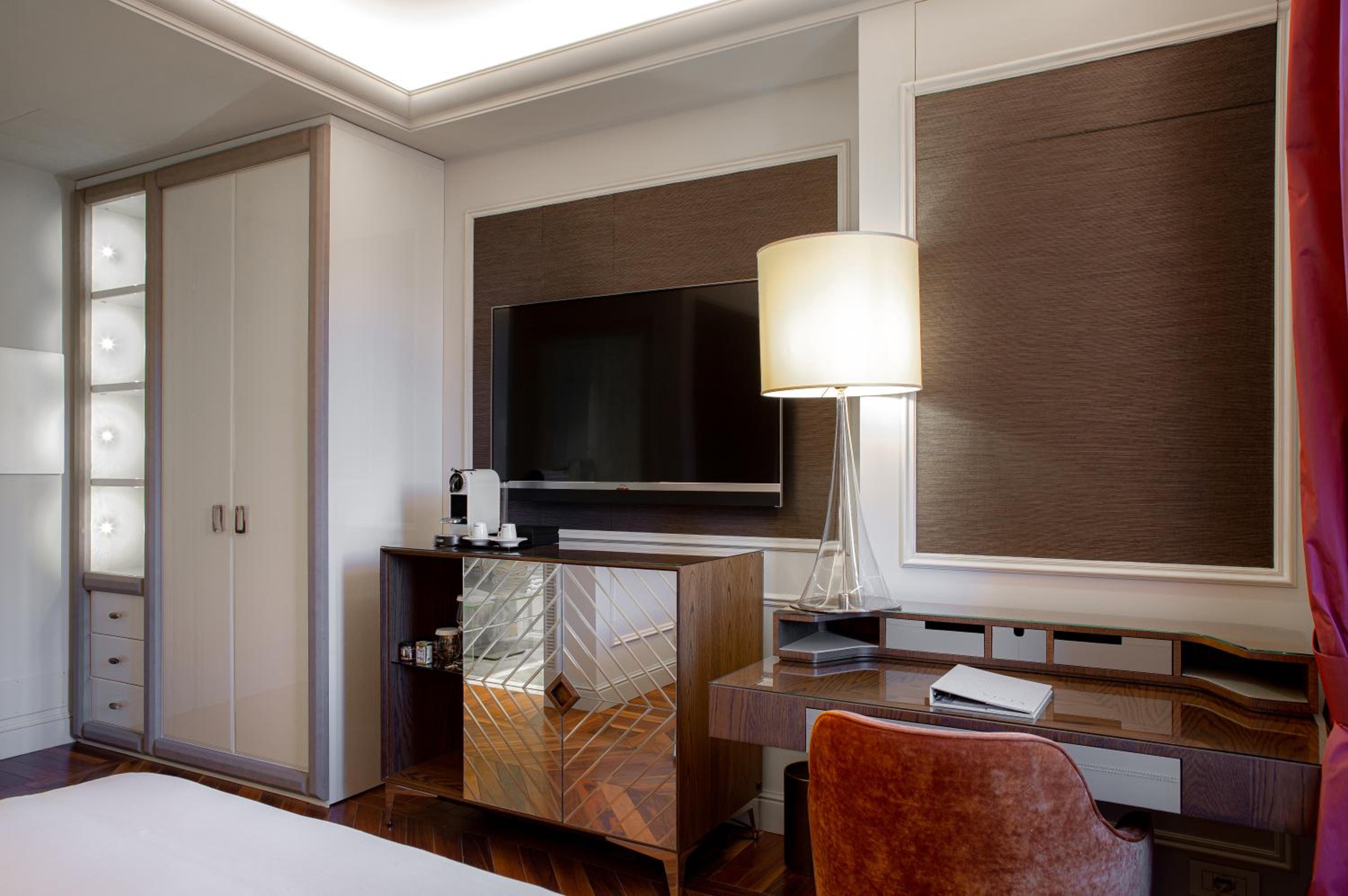 Standard Double Room thumbnail 5