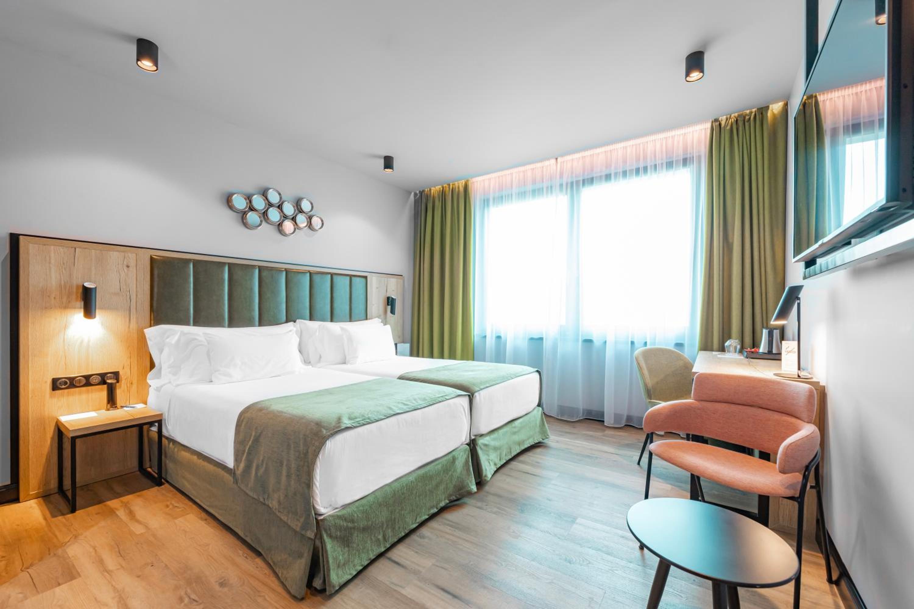 Superior Double or Twin Room - Photo 9