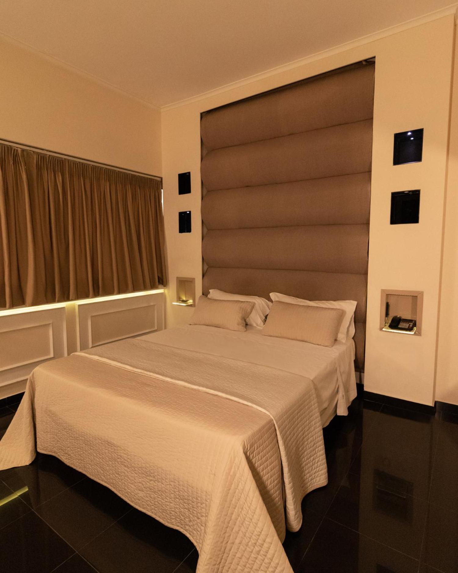 Double Room - Photo 4