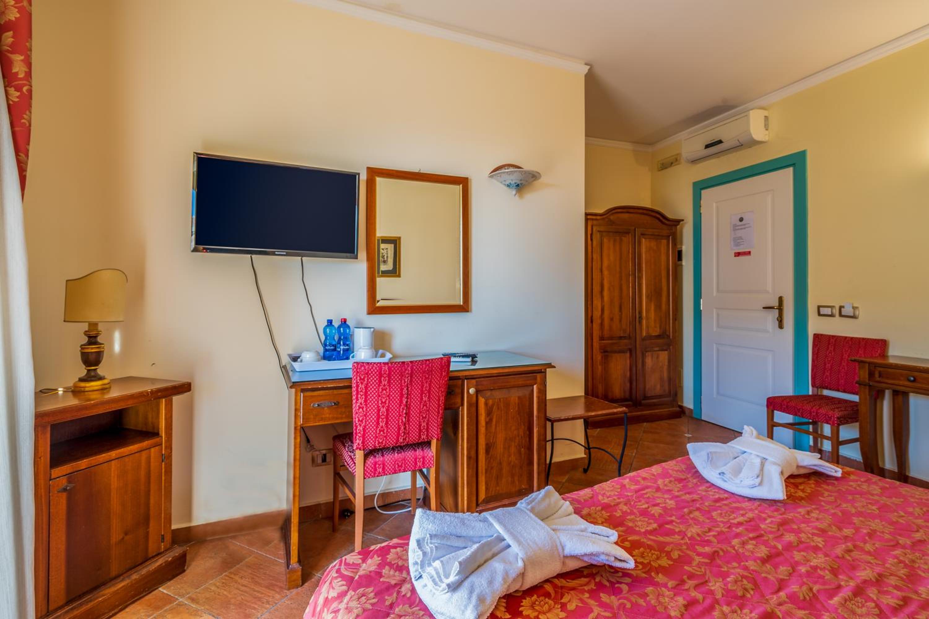 Double or Twin Room - Disability Access - Photo 1