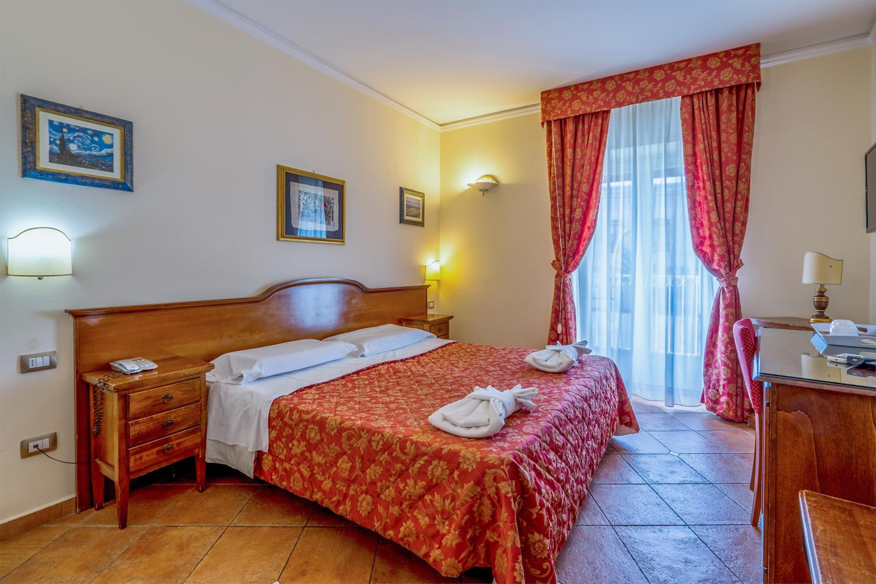 Standard Double Room - Photo 4