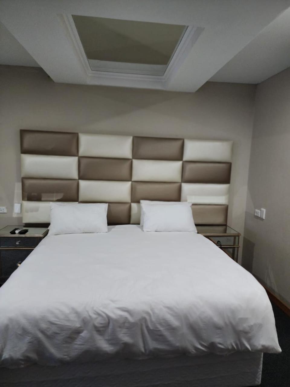 Suite with Balcony - Photo 6