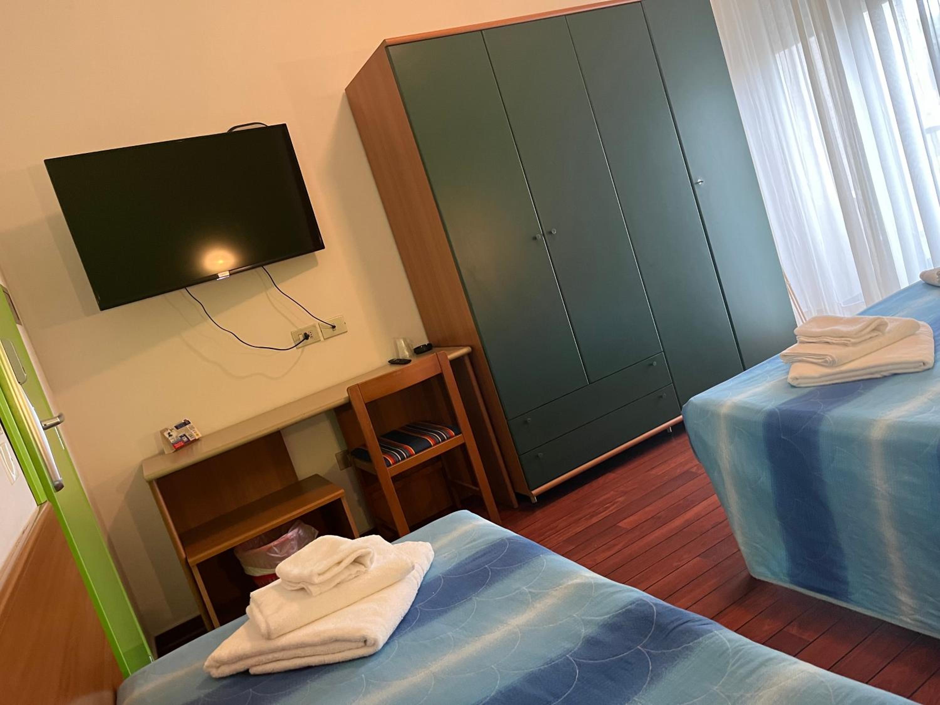 Quadruple Room with Balcony photo 2