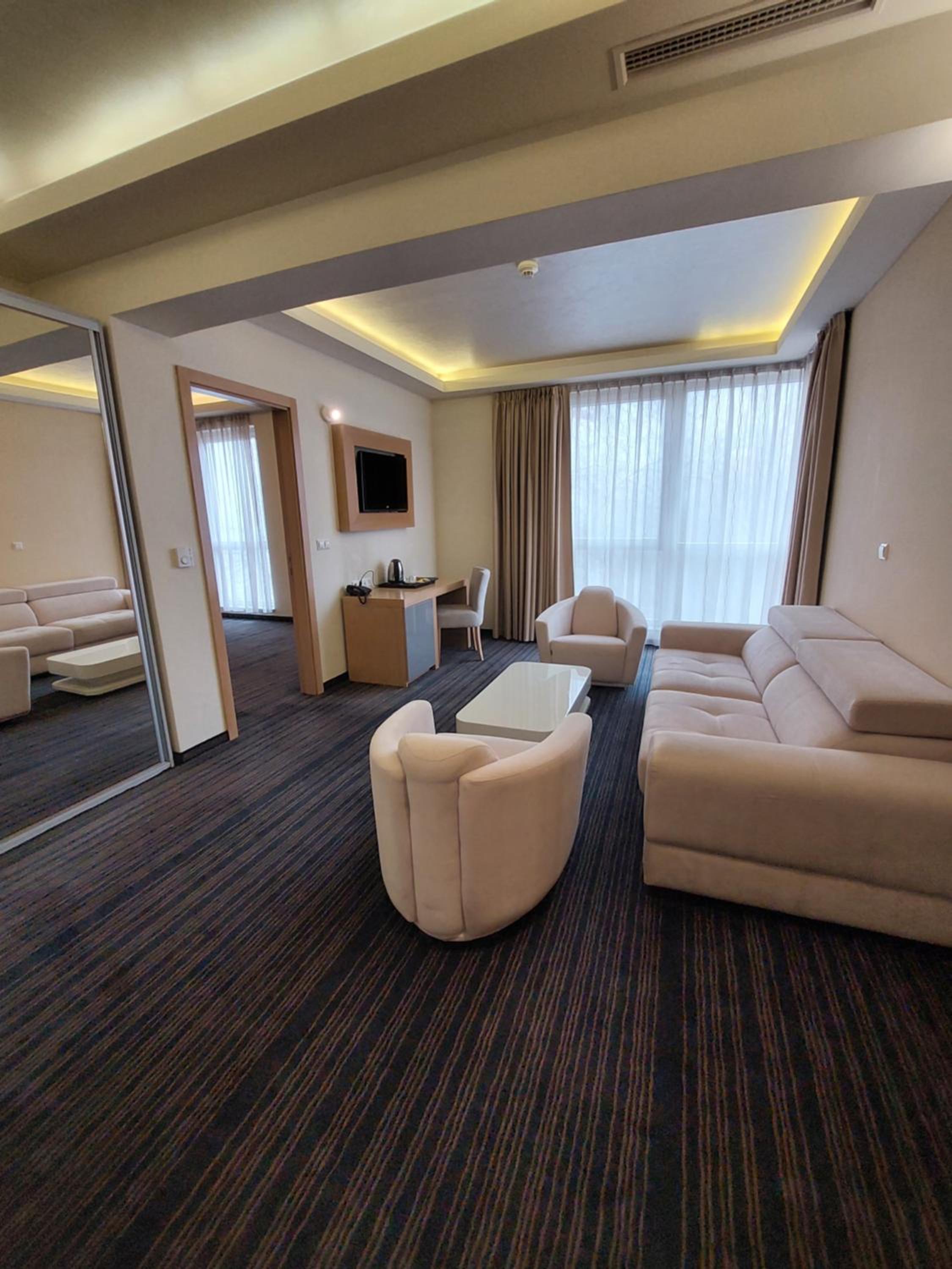 Deluxe Suite photo 2