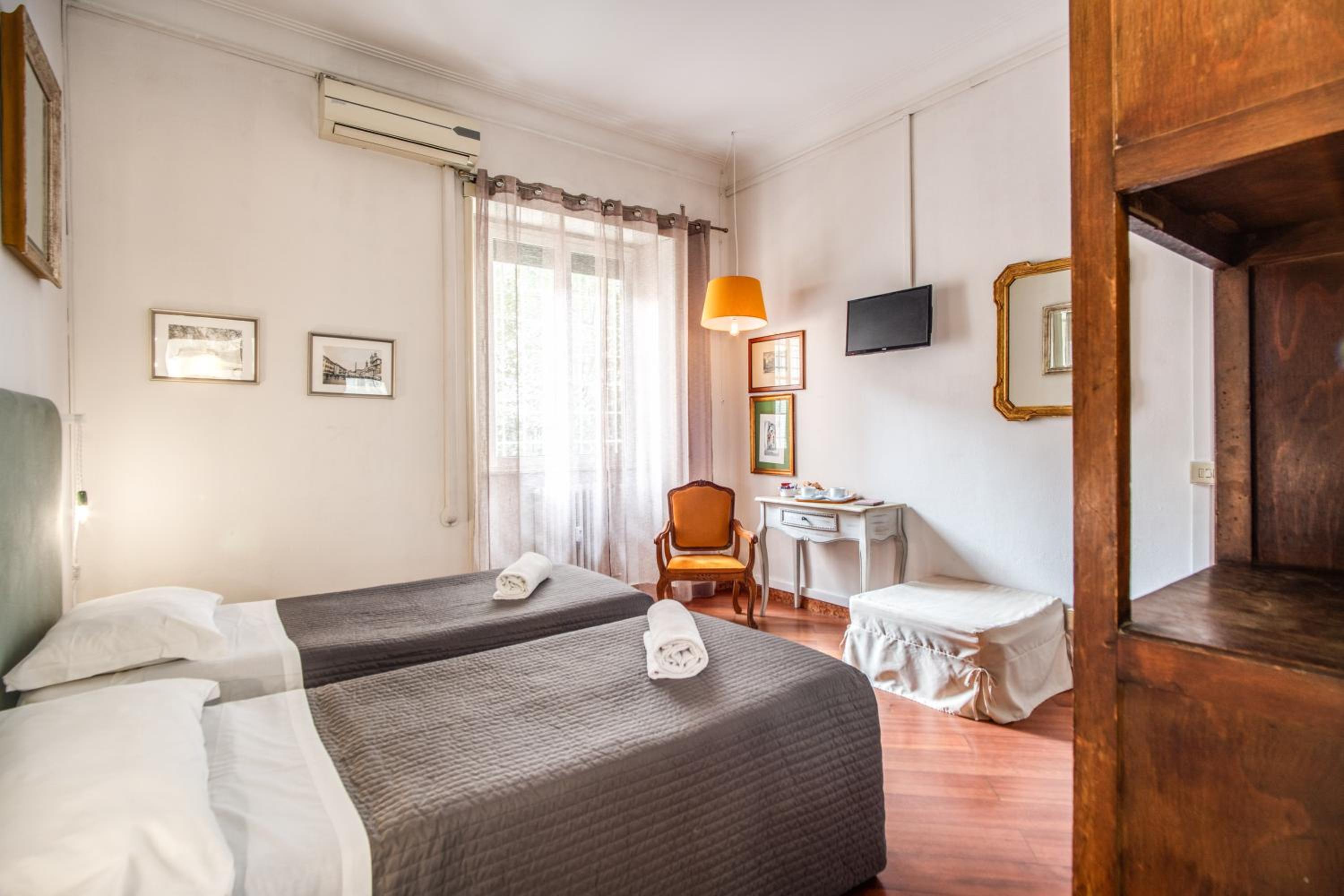 Double or Twin Room photo 2