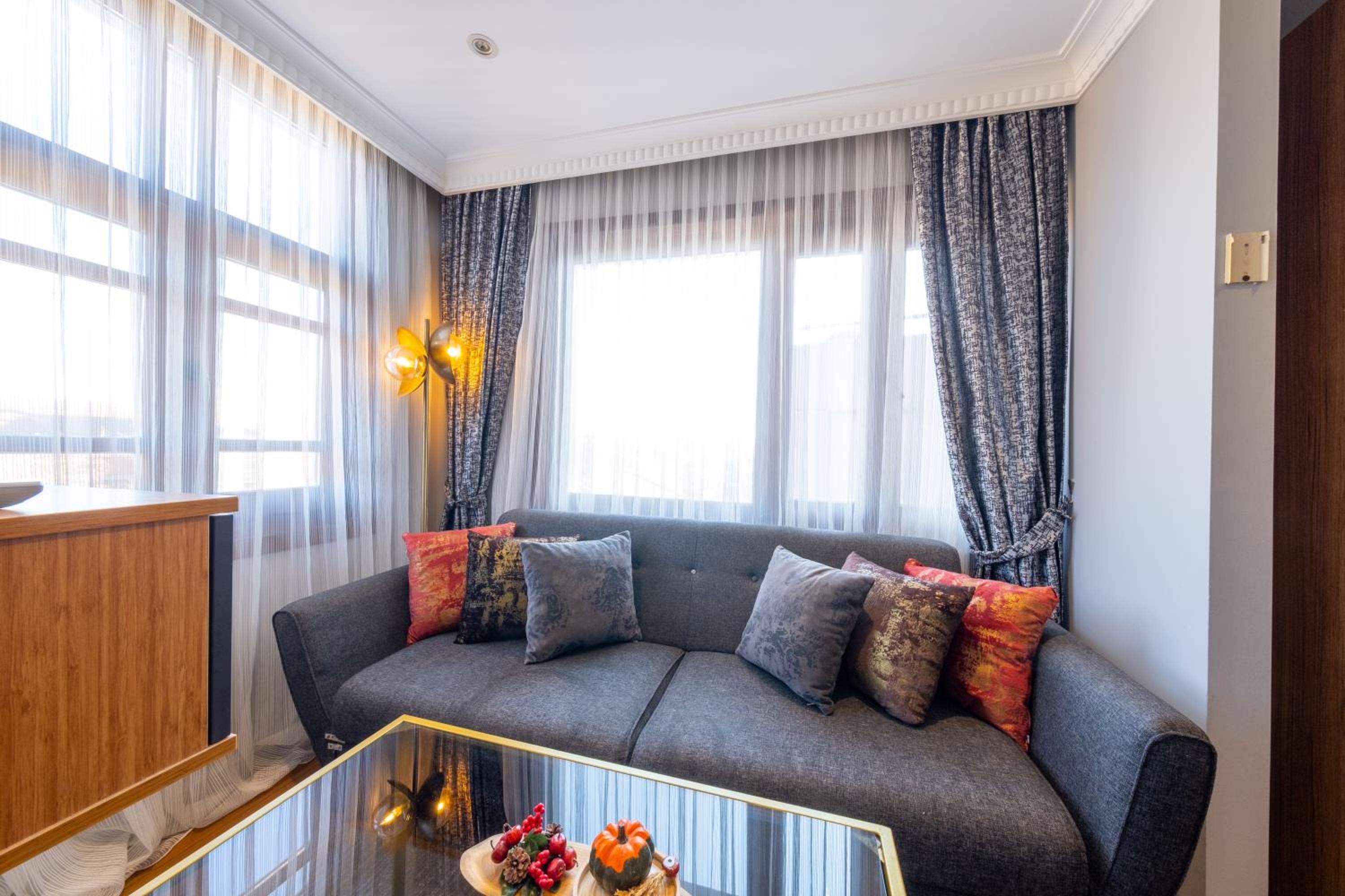 One-Bedroom Suite photo 2