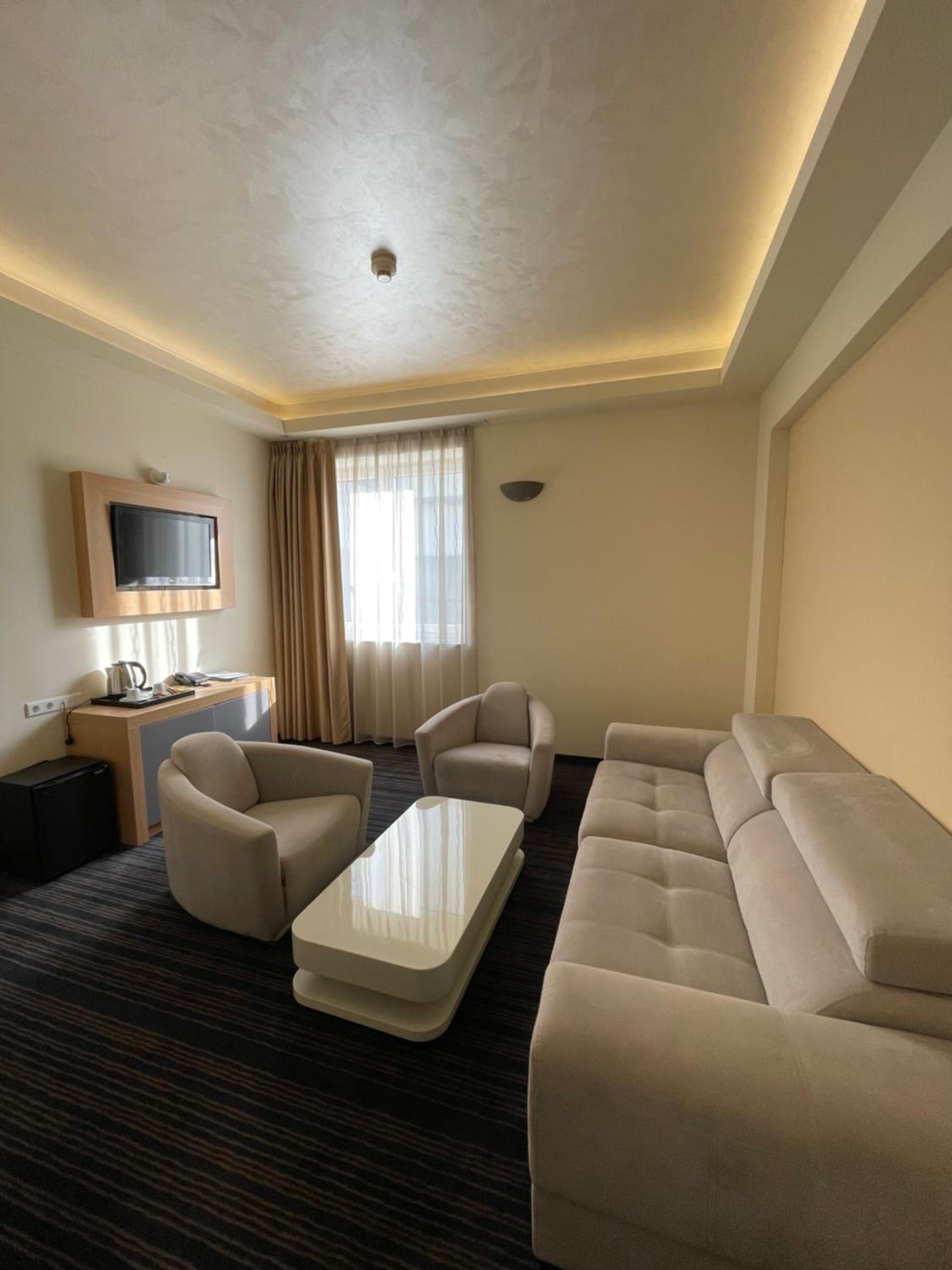 Deluxe Suite photo 3