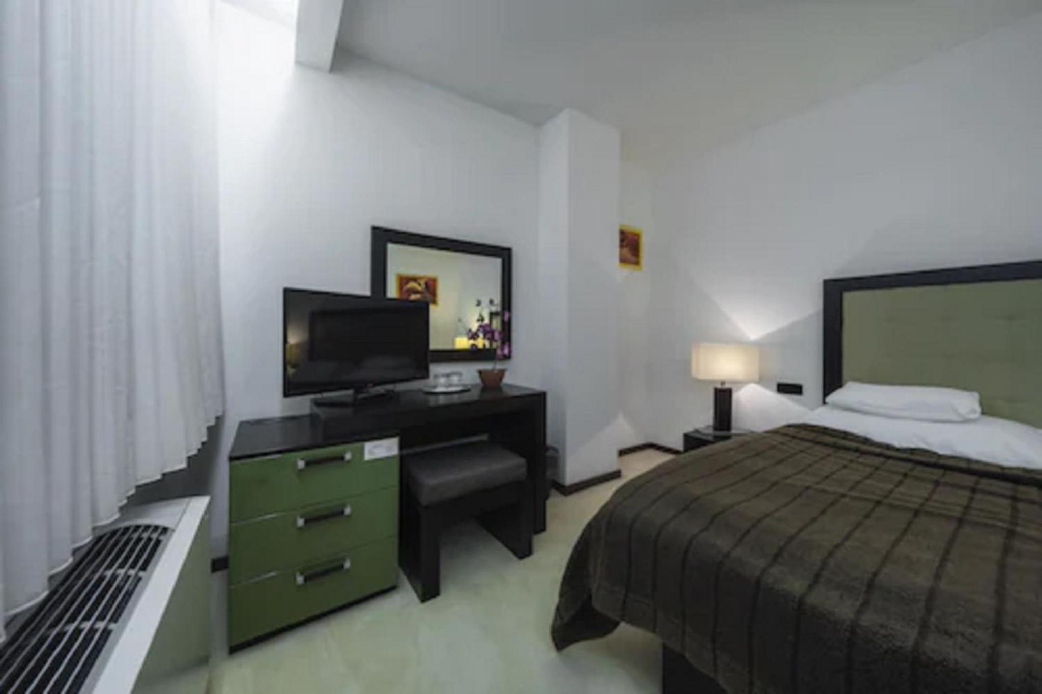 Deluxe Double Room with Shower photo 3