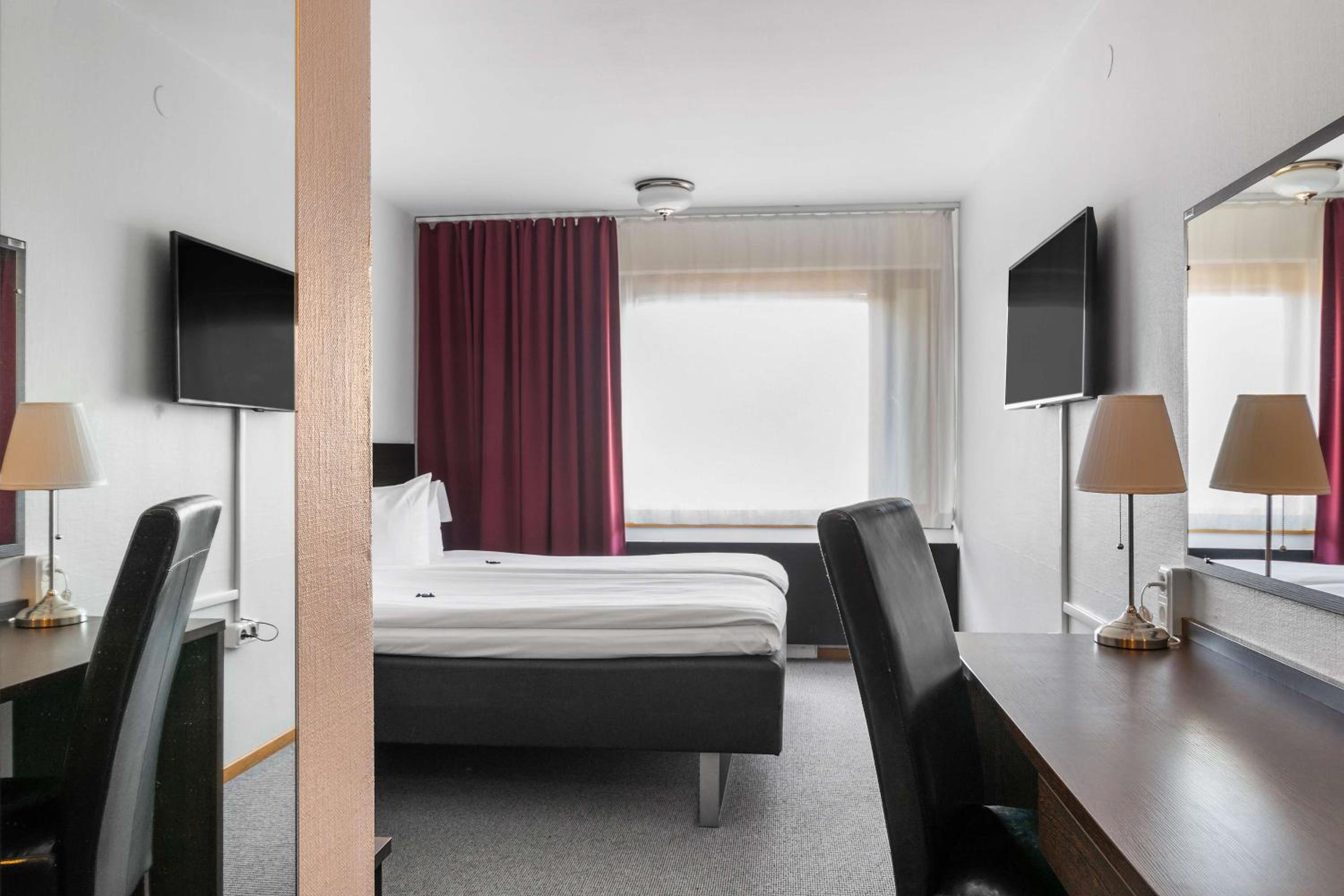 Economy Double Room - Non-Smoking photo 3