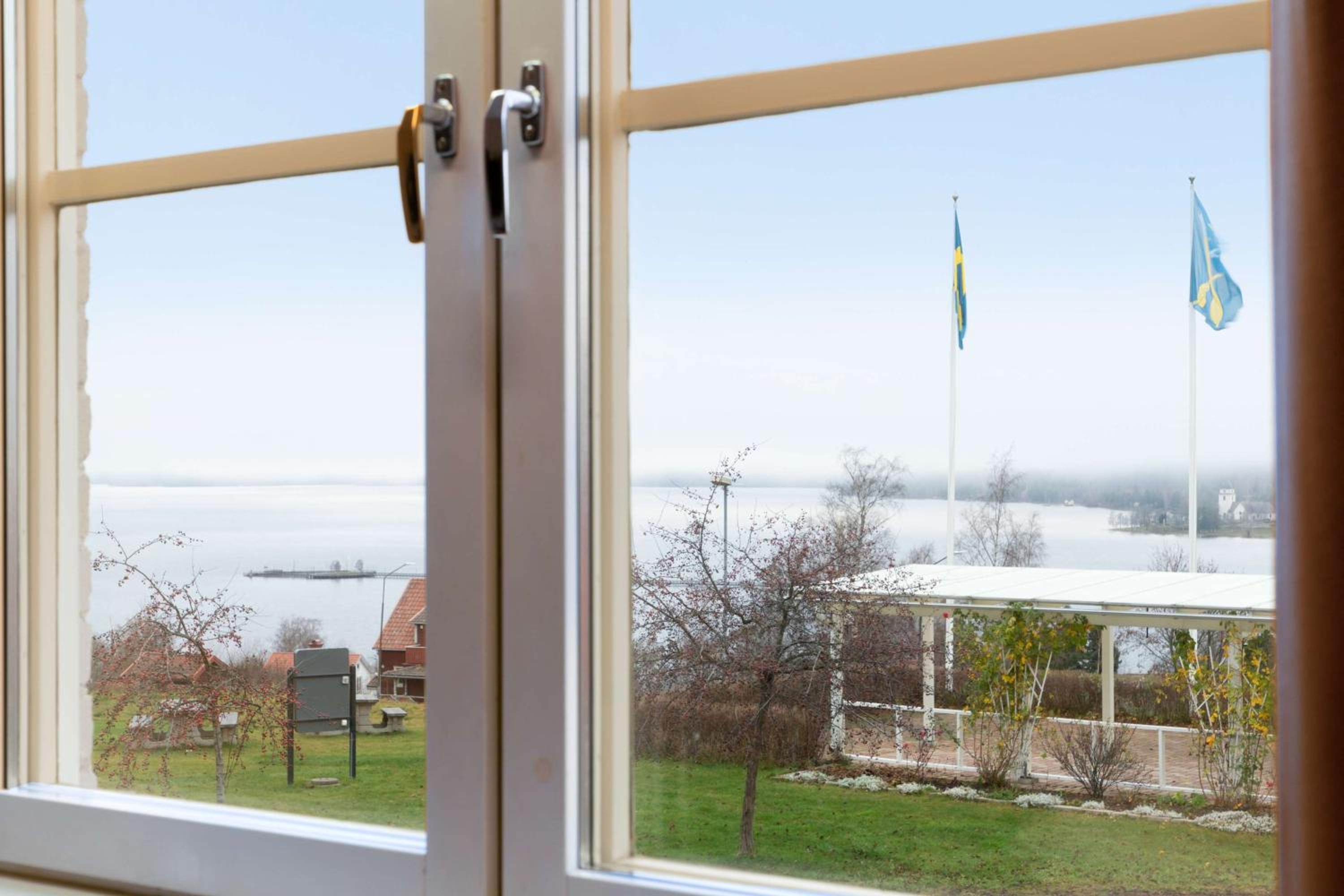 King Room with Lake View - Photo 2