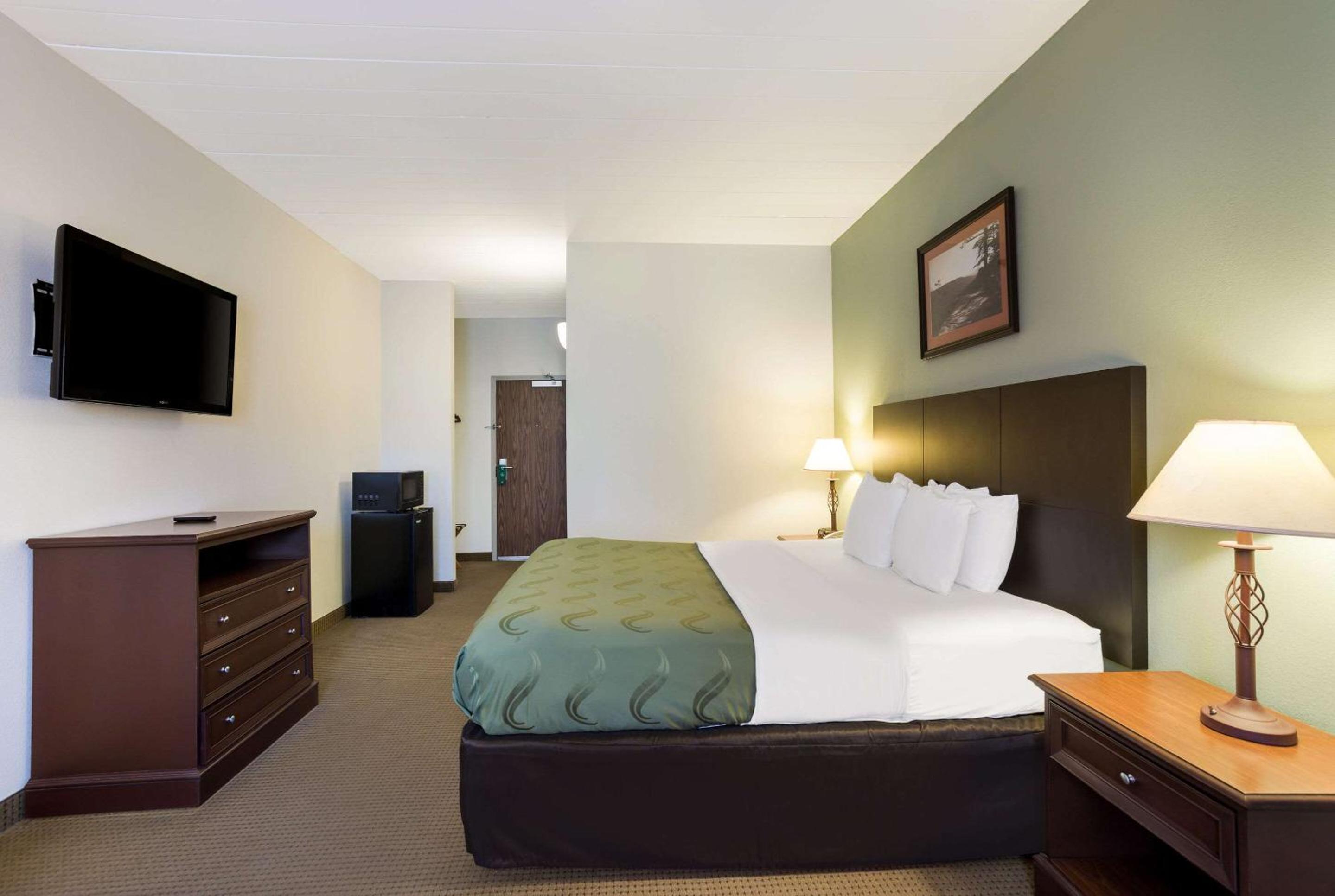Standard King Room - Non Smoking - Photo 1