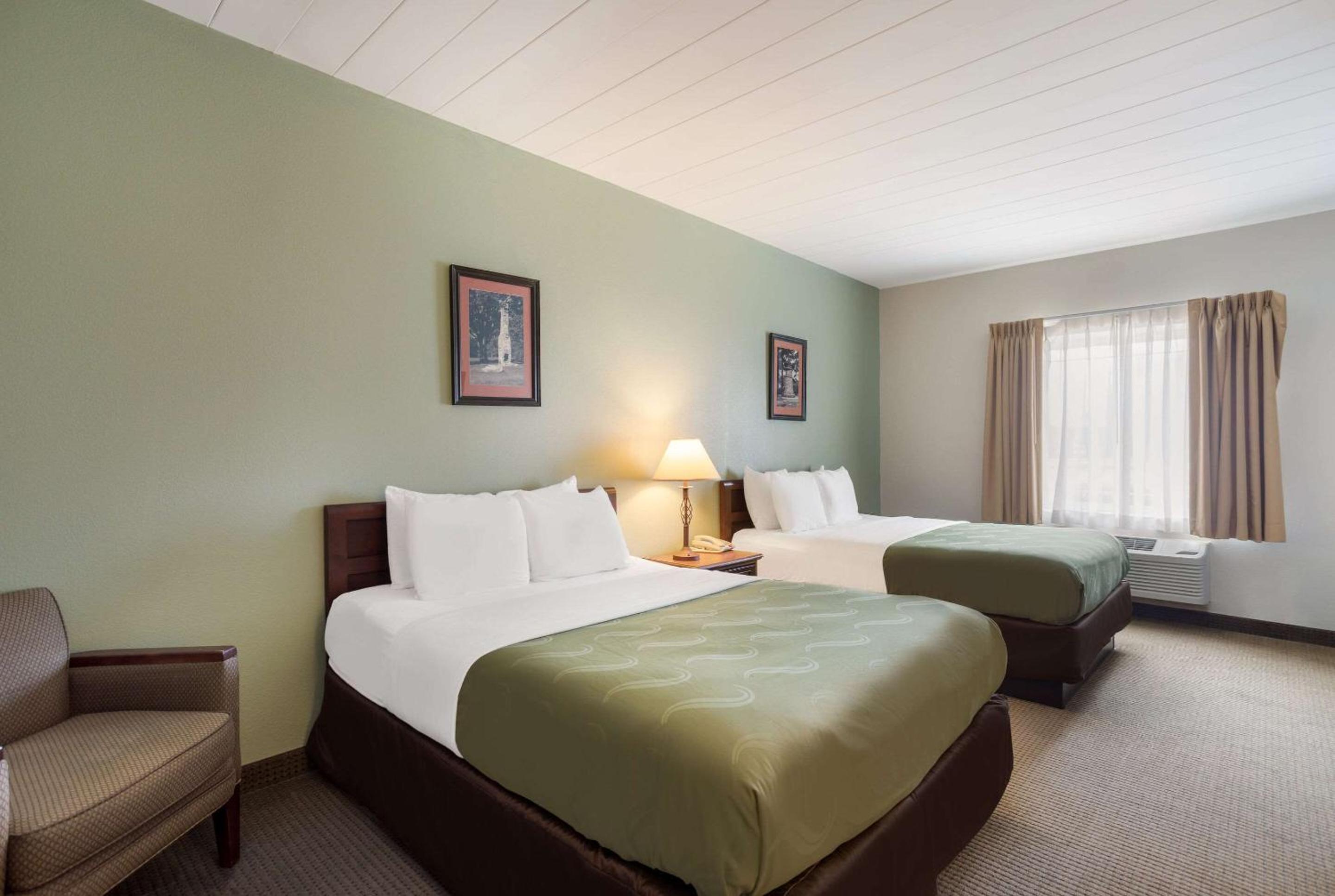 Queen Room with Two Queen Beds - Accessible/Non Smoking - Photo 5
