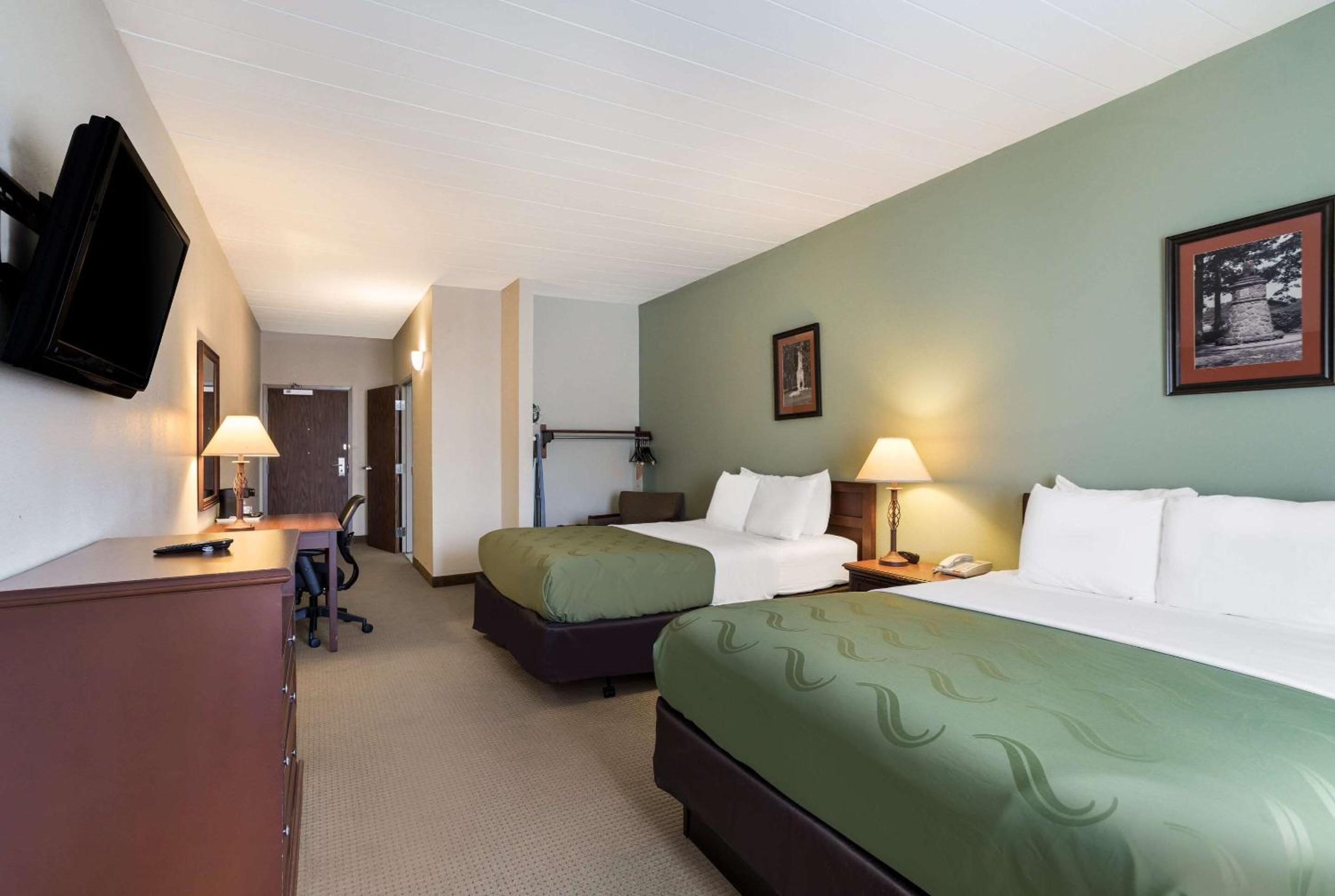 Queen Room with Two Queen Beds - Accessible/Non Smoking - Photo 2