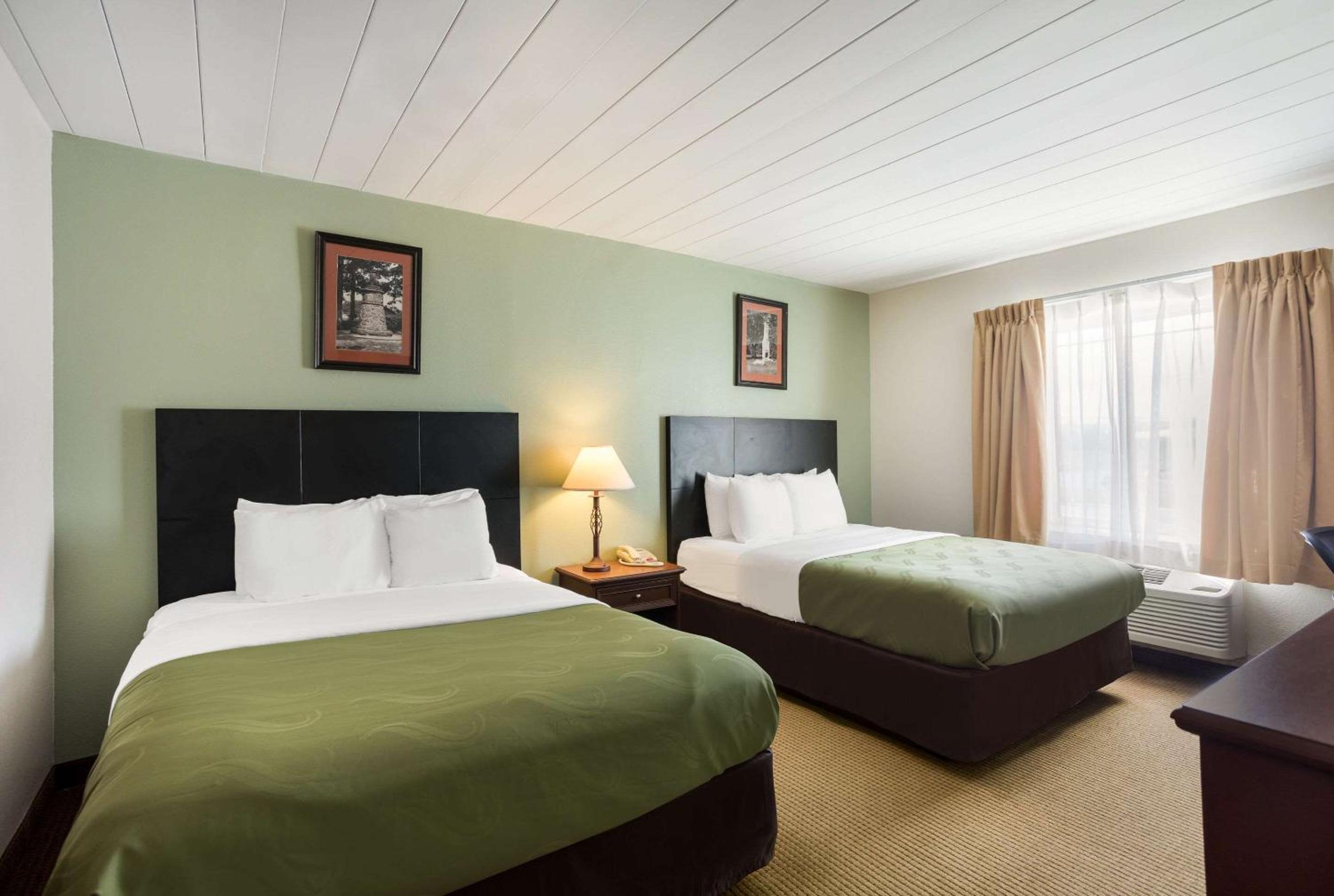 Queen Room with Two Queen Beds - Accessible/Non Smoking - Photo 4