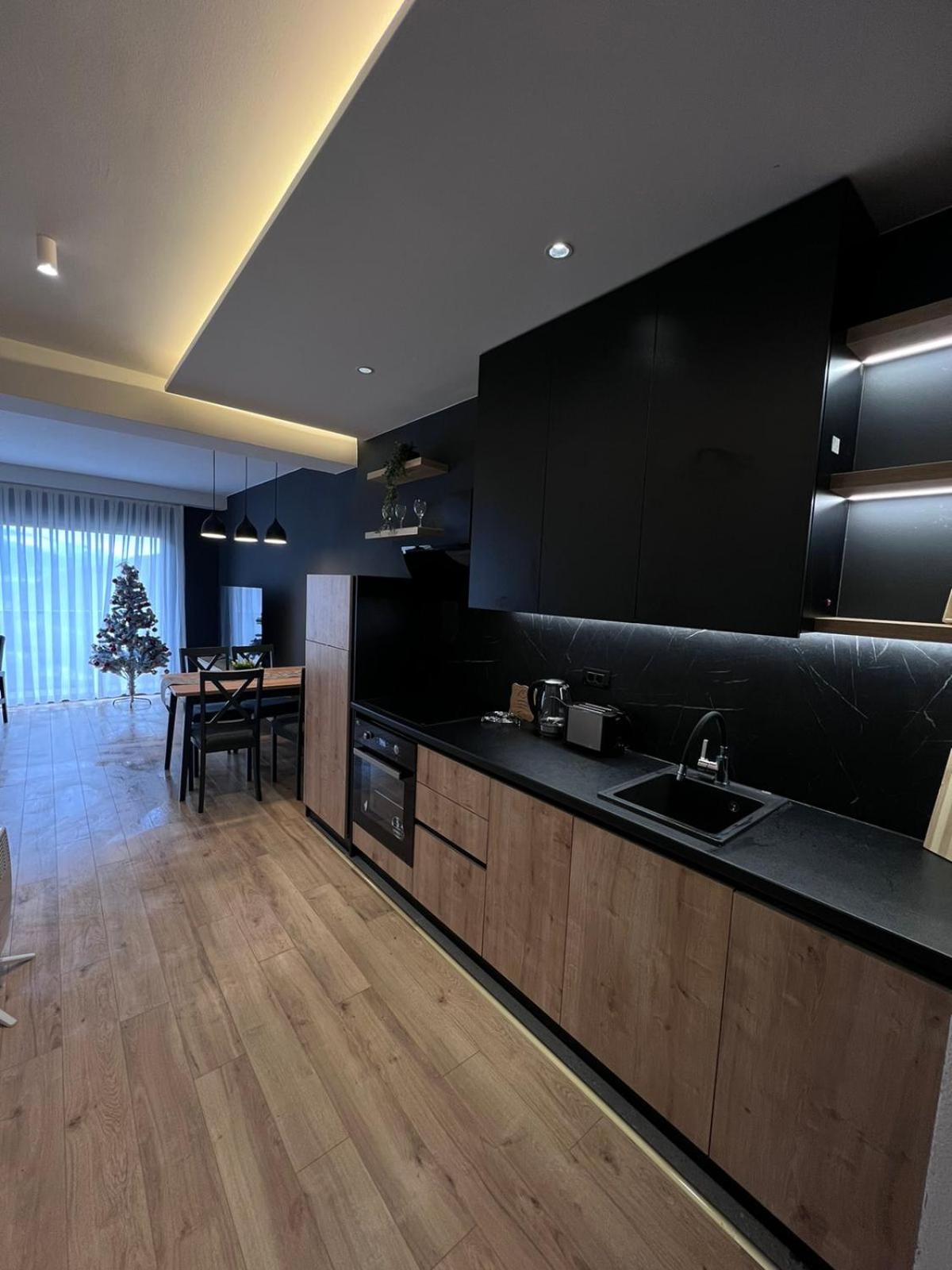 Deluxe Apartment photo 2