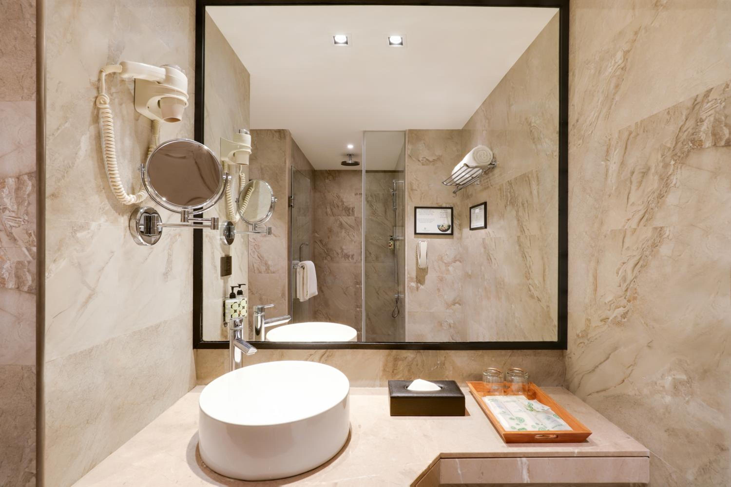 Premier Room - Photo 3