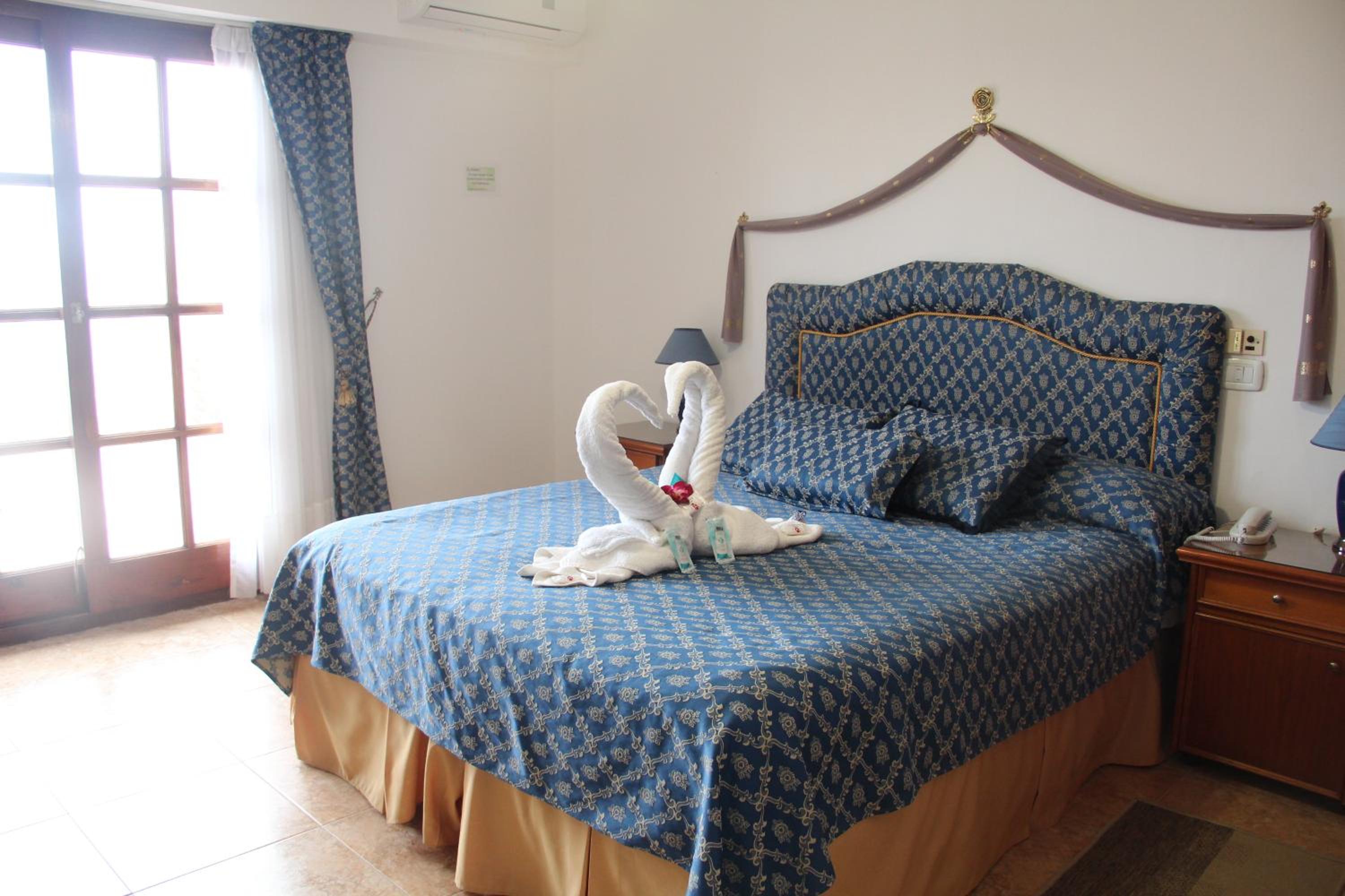 Queen Suite with Sea View