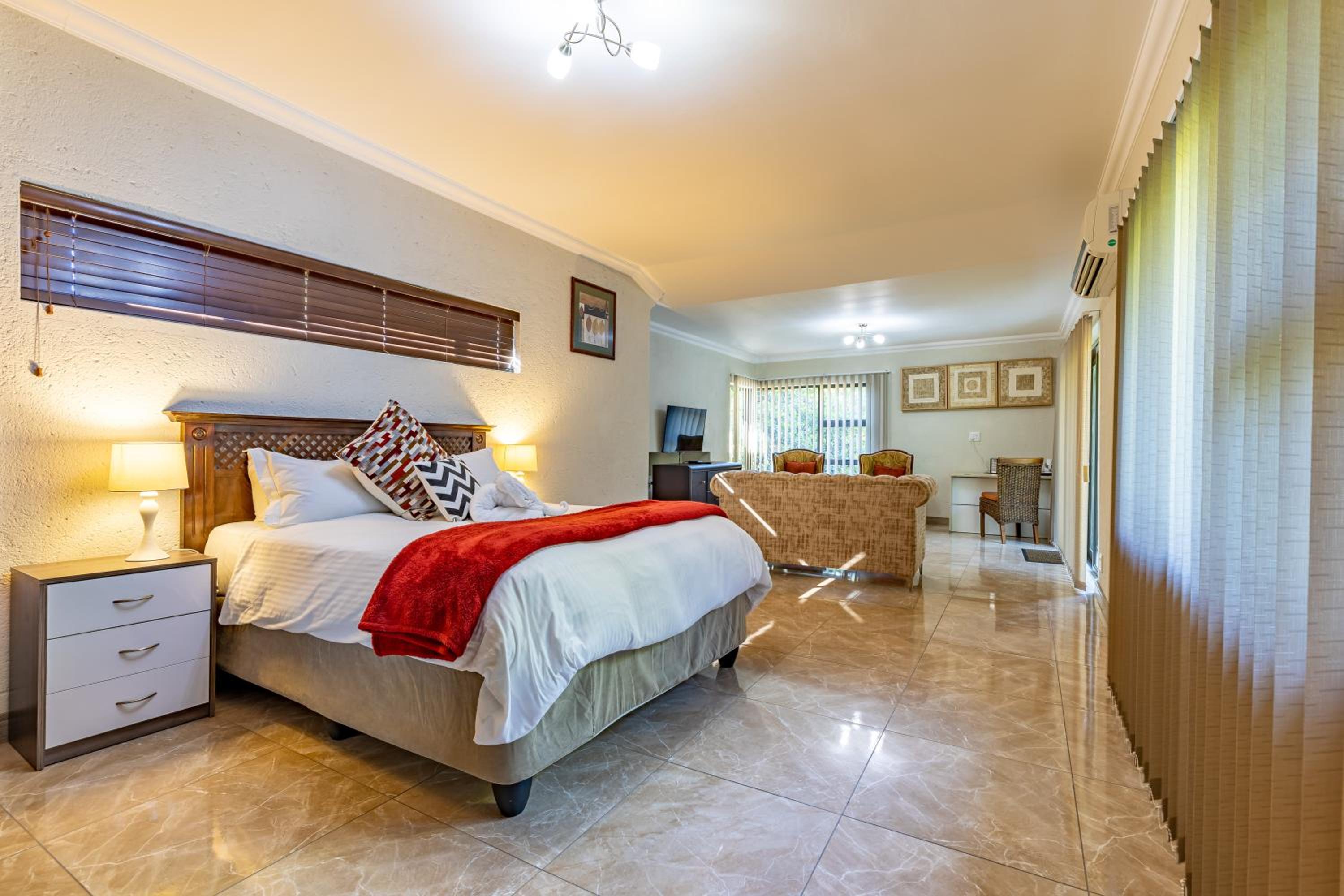 Deluxe Queen Room photo 2