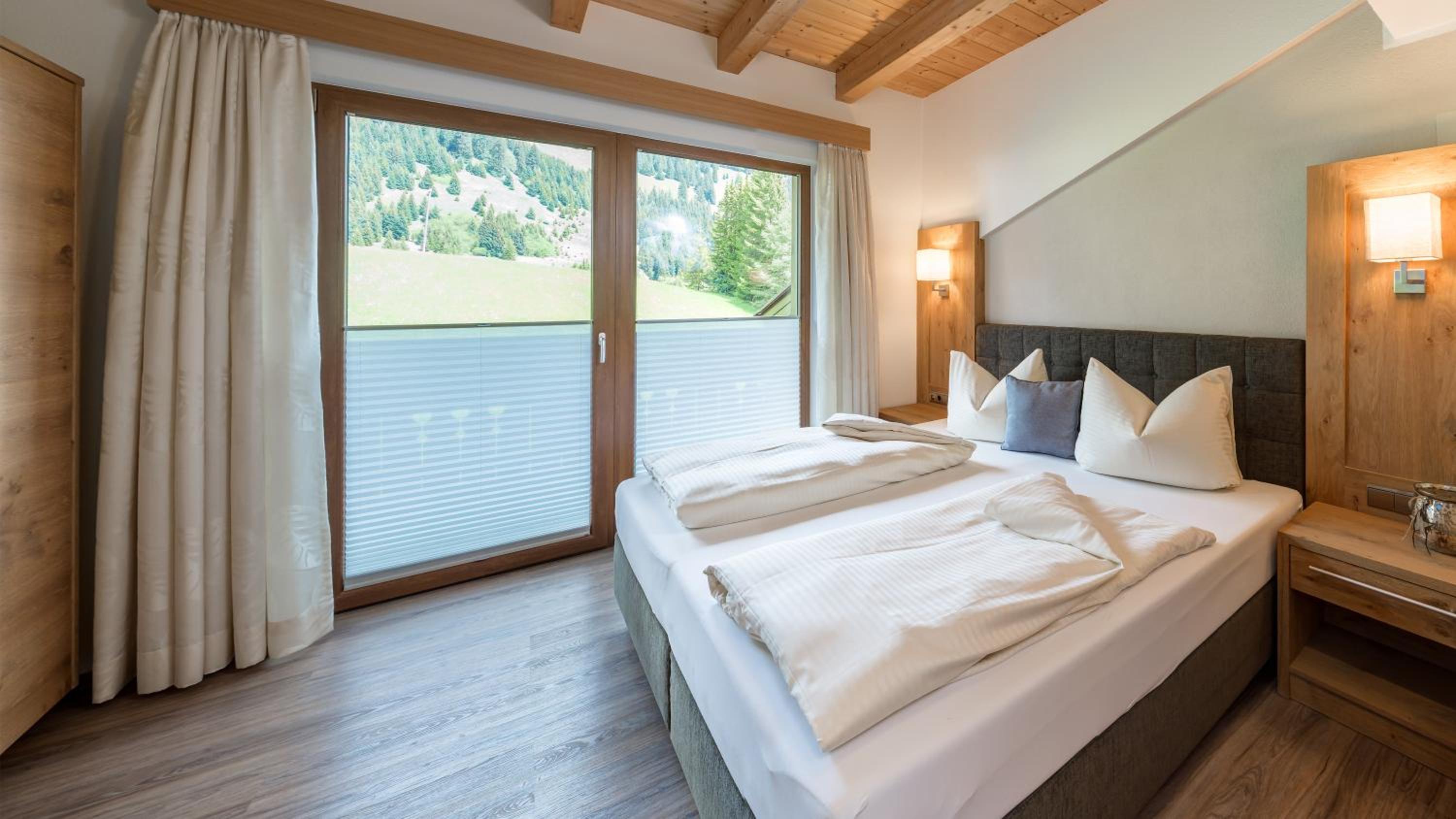 Comfort Two-Bedroom Apartment with Balcony