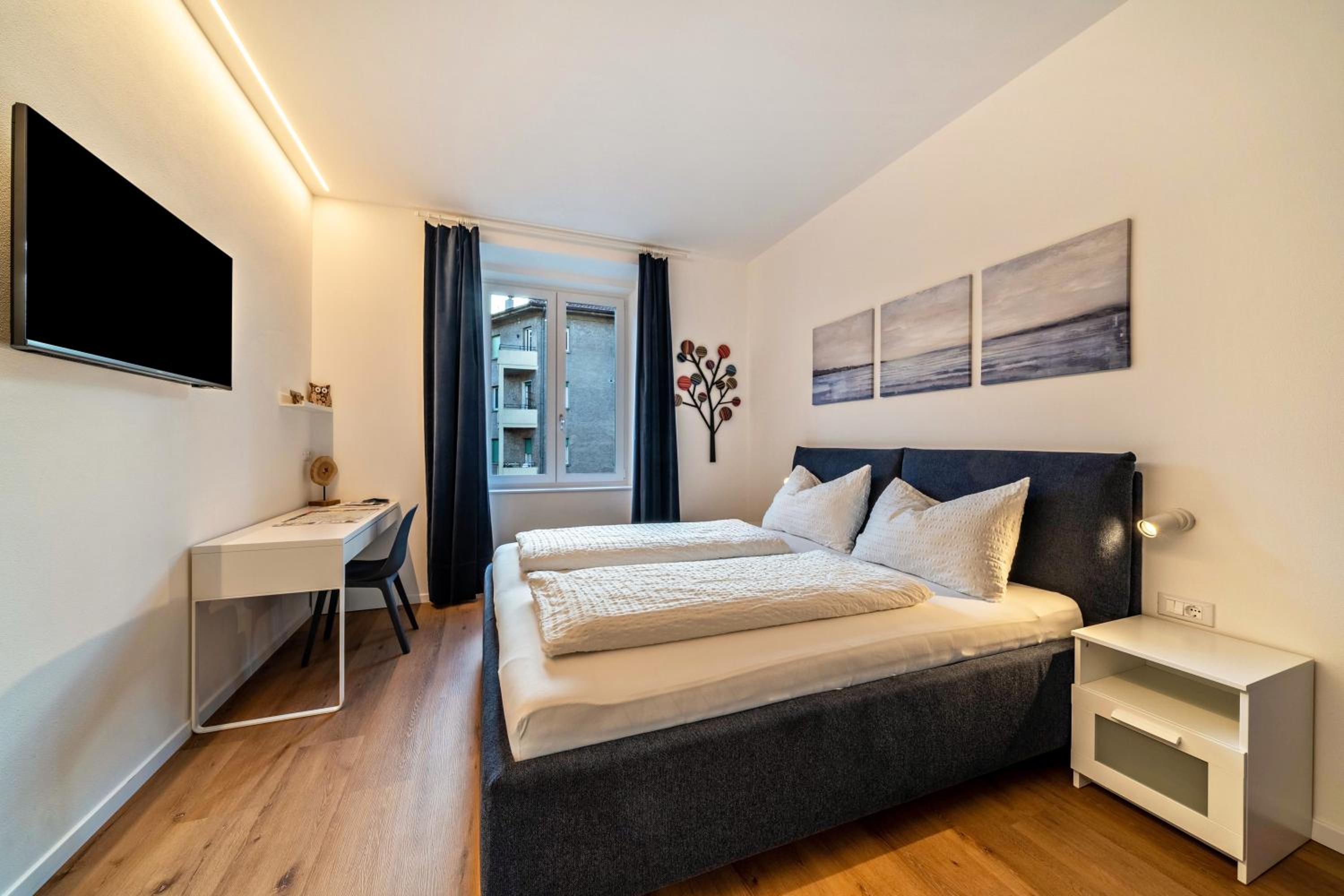 Two-Bedroom Deluxe Apartment with Balcony
