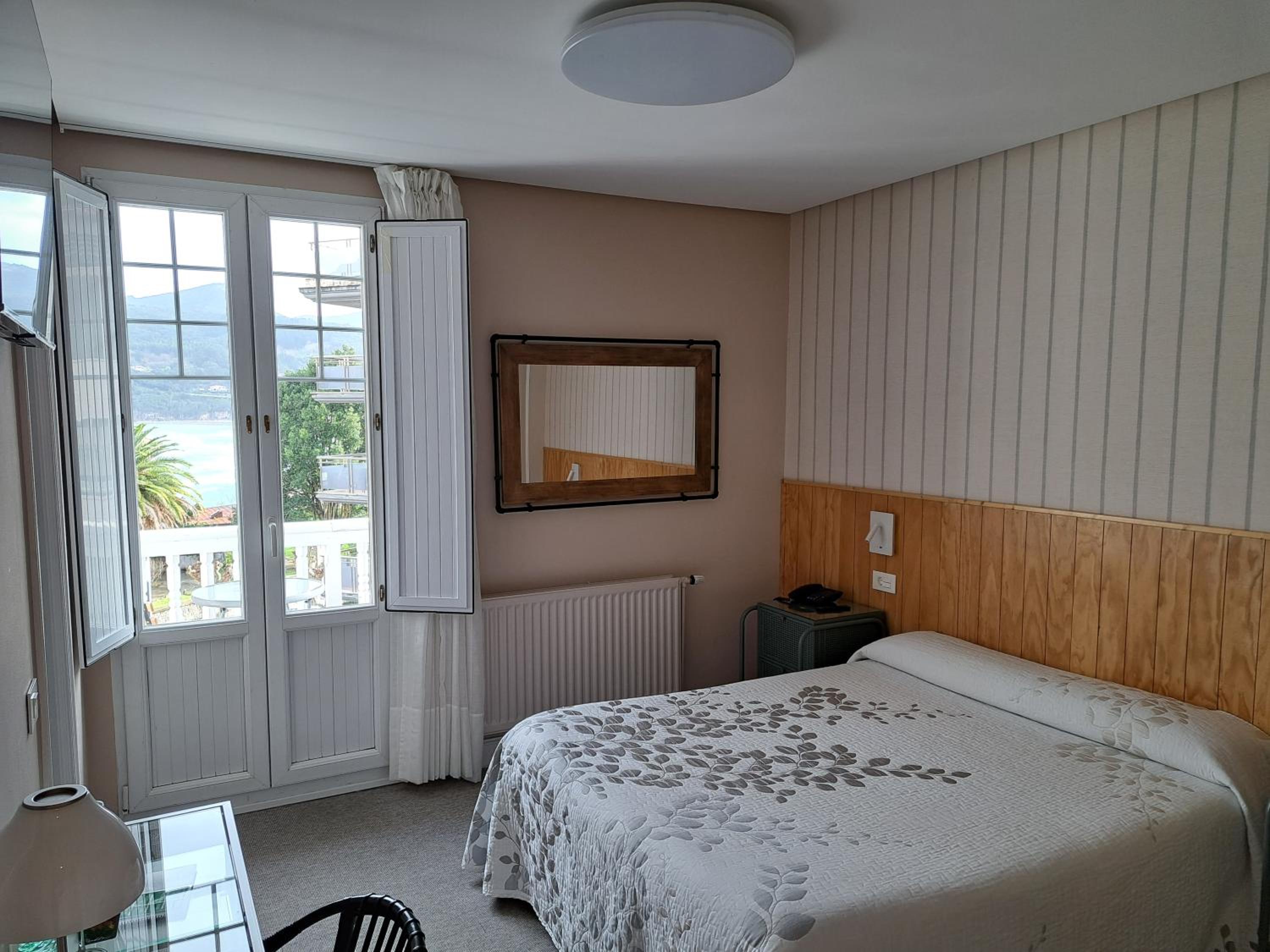 Habitación Doble o con Dos Camas Superior con Vista al Mar