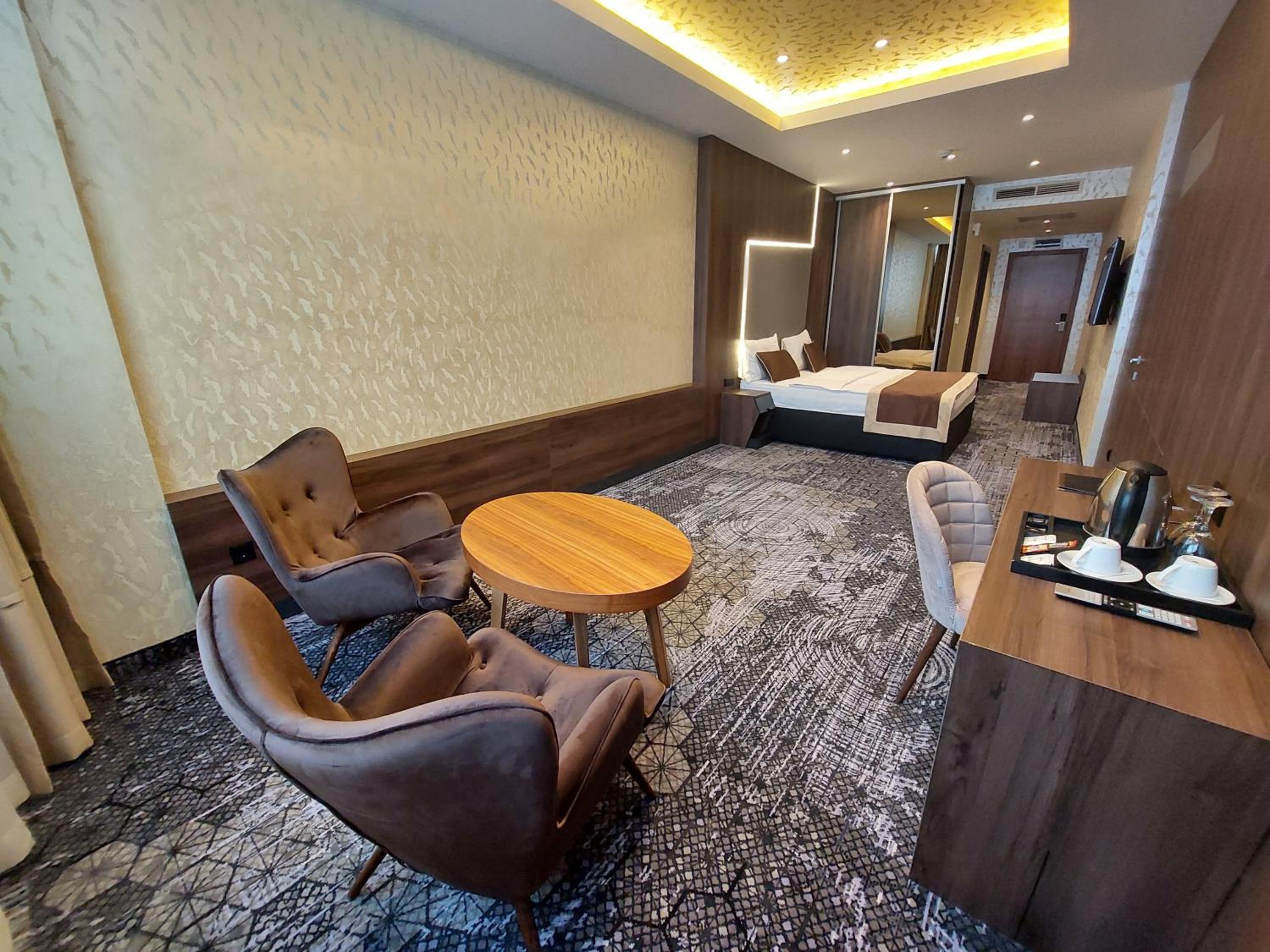 Large Double Room photo 3