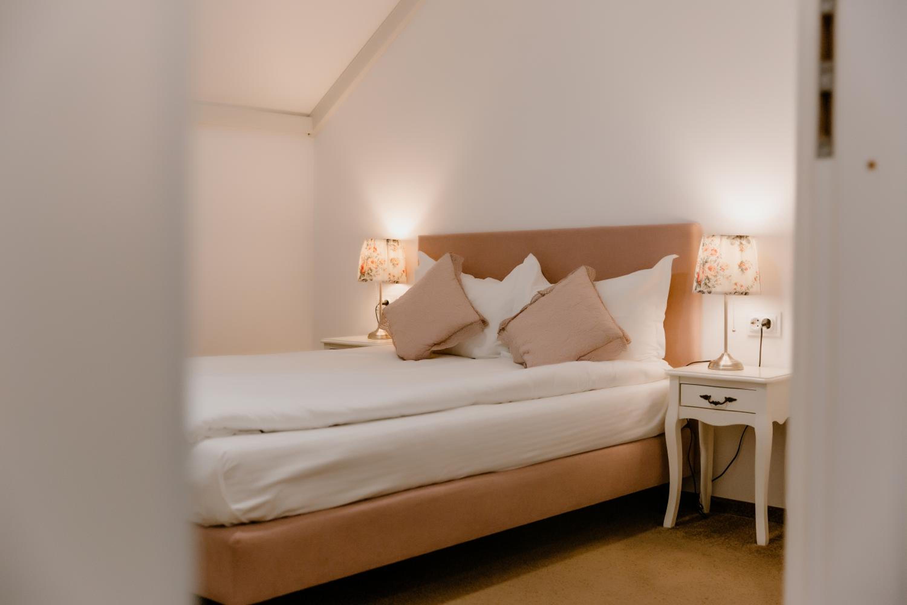 Standard Double Room - Photo 6